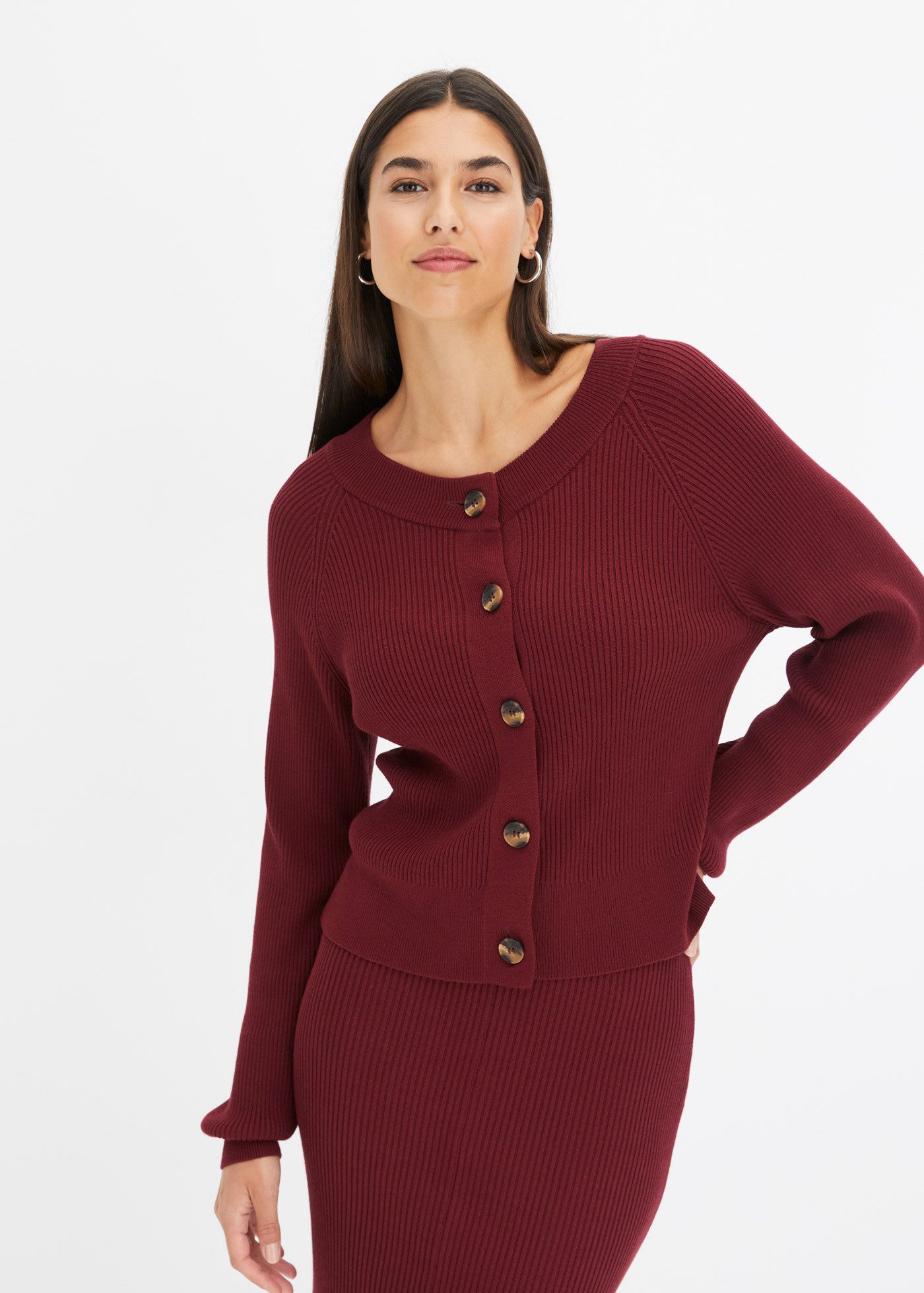 bonprix Strickjacke lässig geschnittene Passform, Ripp-Strickart, femininer Stil