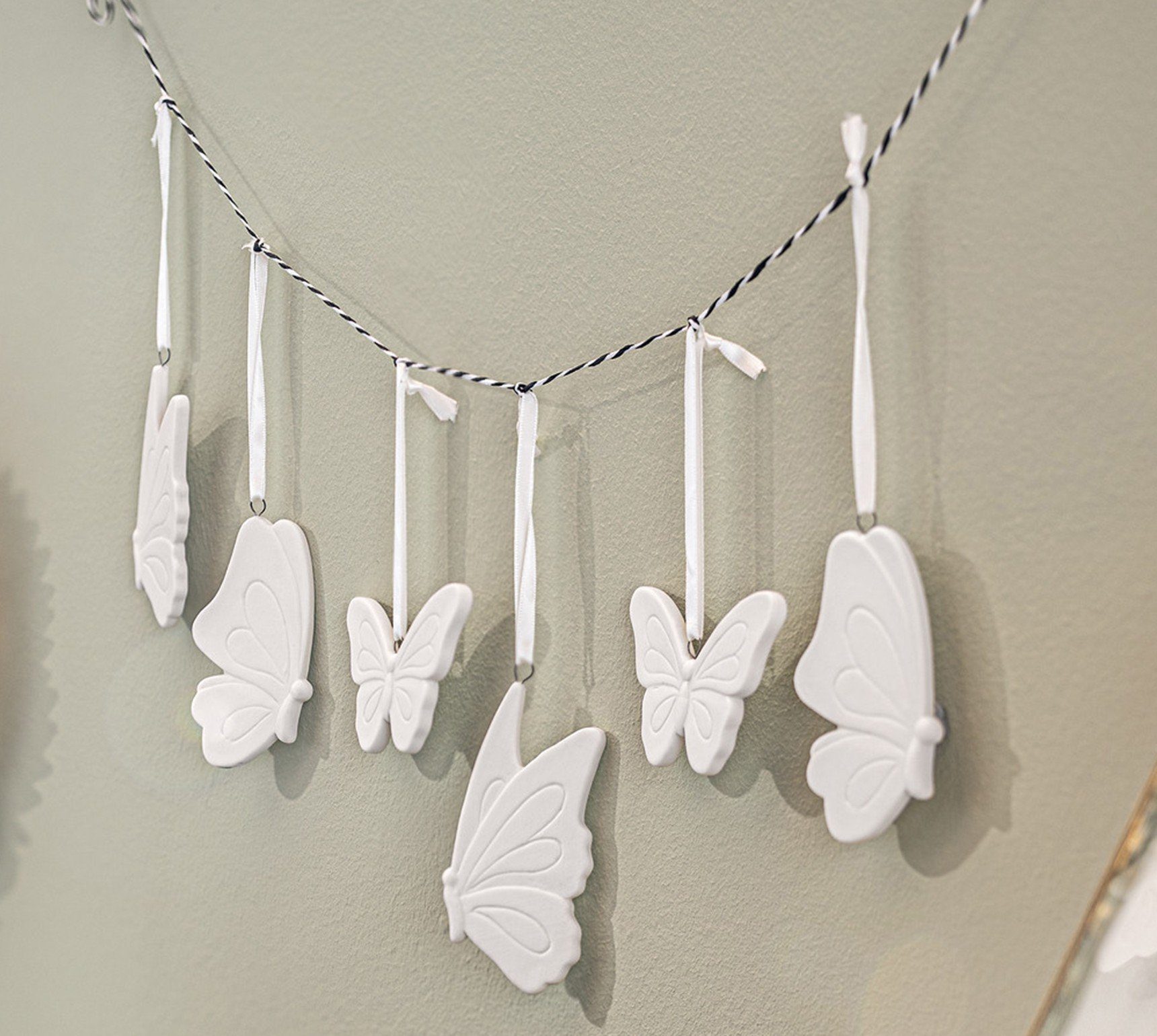 Dekoleidenschaft Dekohänger "Schmetterling" verschiedene Modelle, Frühlingsdeko zum Aufhängen (5 St., 12 St., oder 12 St. im Set), Fensterdeko hängend, Hängedeko, Fensterschmuck, Hängedekoration