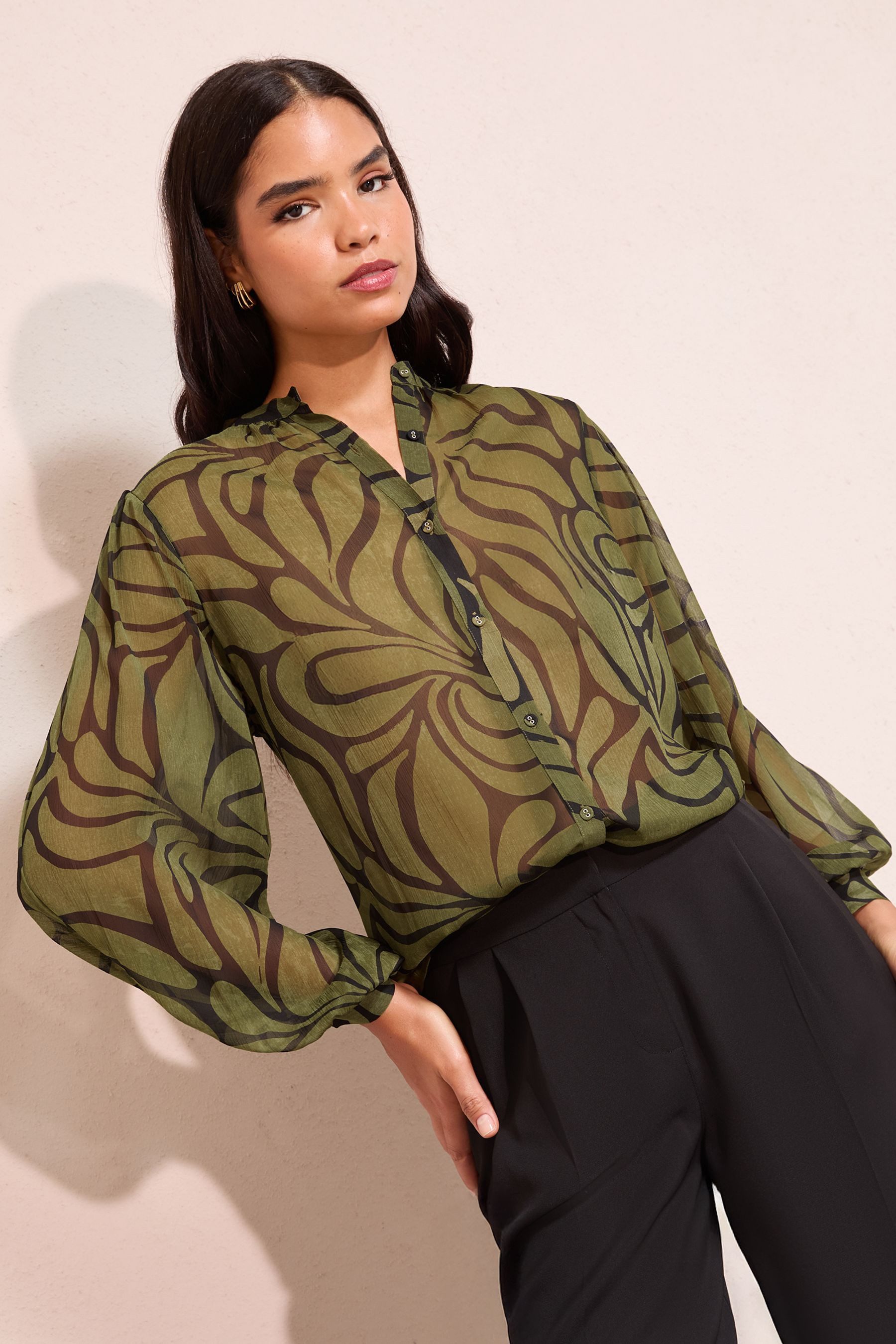 Friends Like These Langarmbluse Friends Like These kragenlose Chiffonbluse (1-tlg)