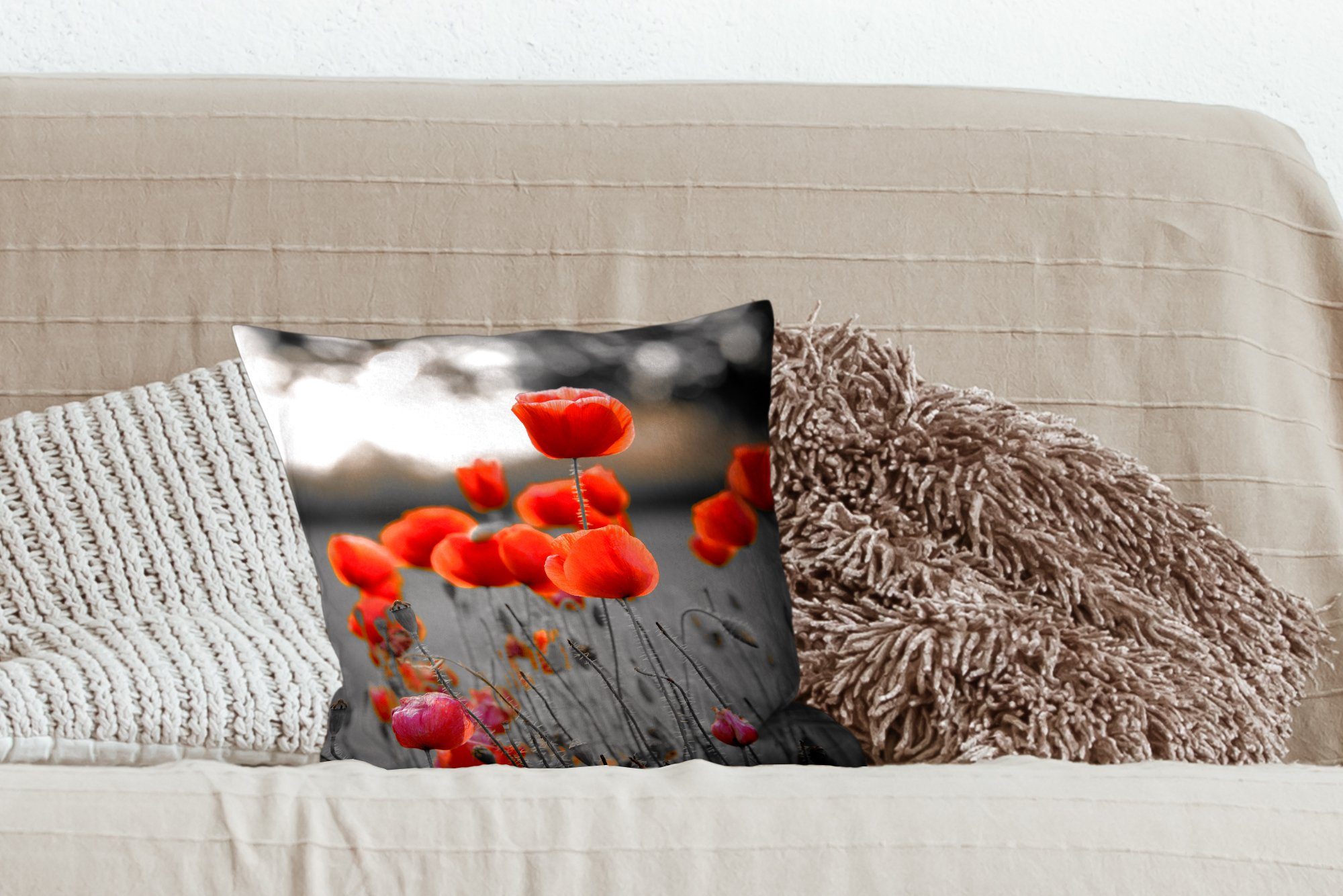 Zierkissen Sofakissen Deko, Hintergrund, MuchoWow vor Wohzimmer, weißem mit Rote Dekokissen Mohnblumen schwarzem Füllung für und Schlafzimmer,