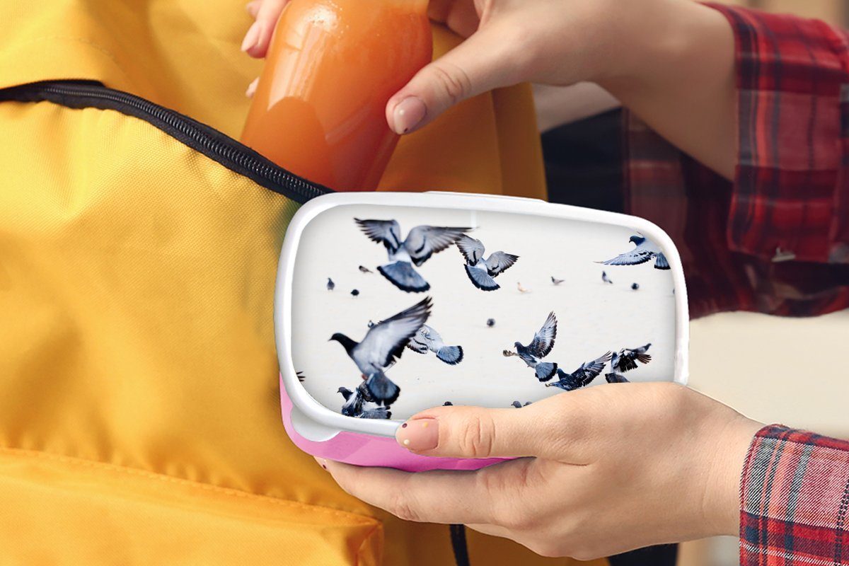 Kinder, Mädchen, (2-tlg), für Erwachsene, Kunststoff Brotdose auf flatternden Lunchbox Brotbox weißem Tauben Snackbox, rosa MuchoWow von Eine Kunststoff, Hintergrund, Gruppe