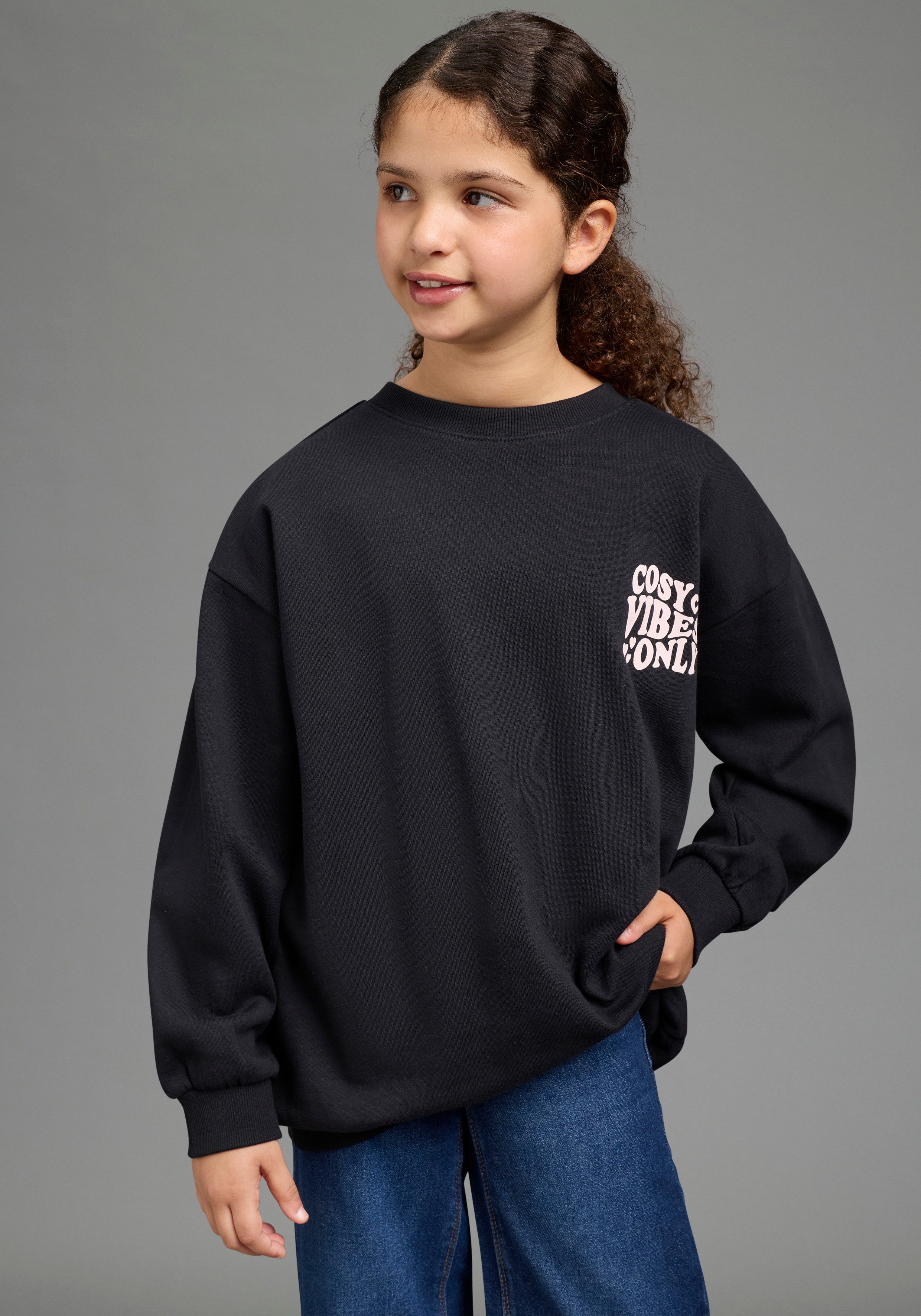 KIDSWORLD Sweatshirt Rückenprint Sweatshirt in lockerer Form Weites Sweatshirt mir Front- und Rückendruck in bequemer Form