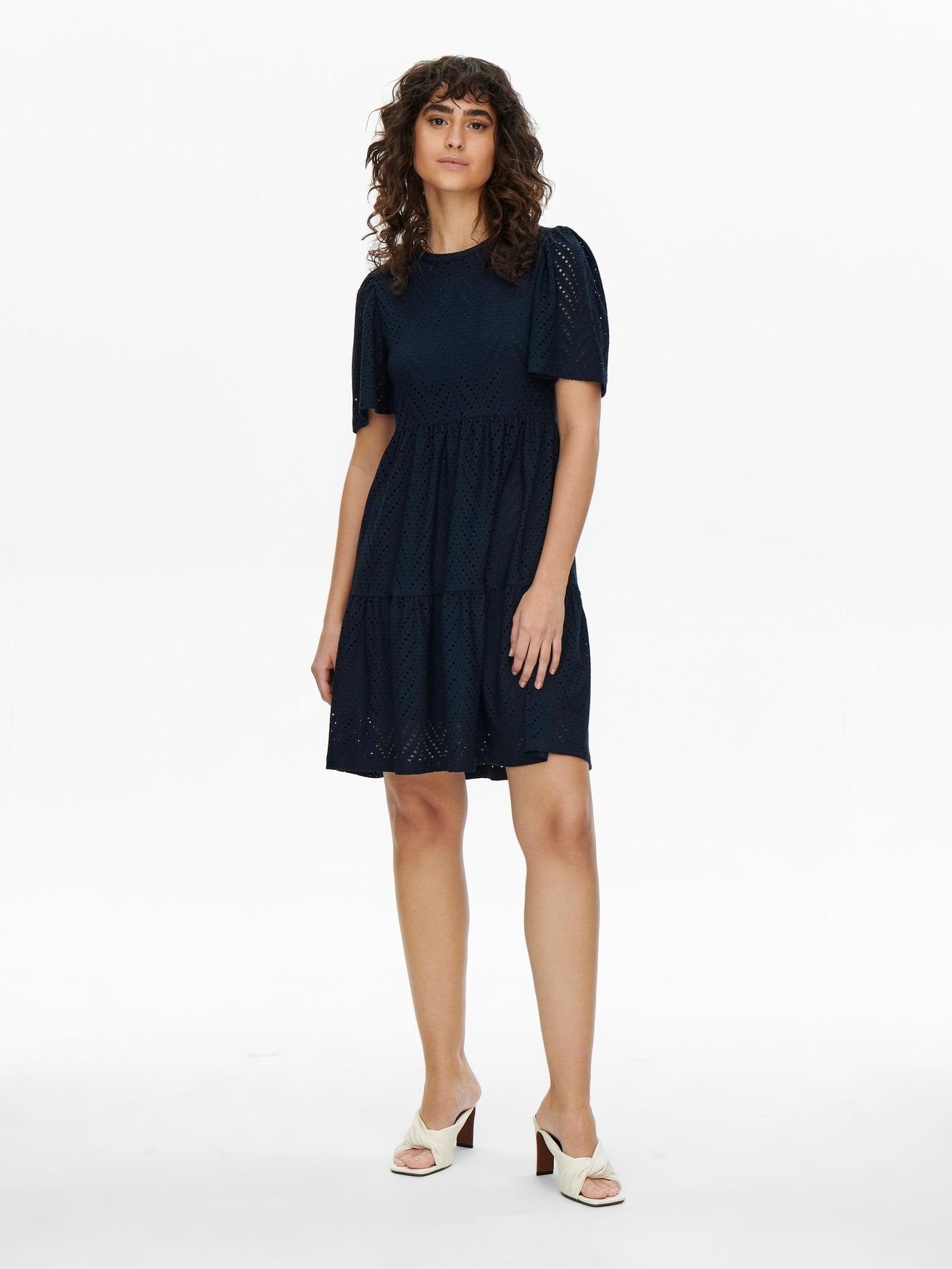 JACQUELINE de YONG Shirtkleid mit Lochstickerei günstig online kaufen