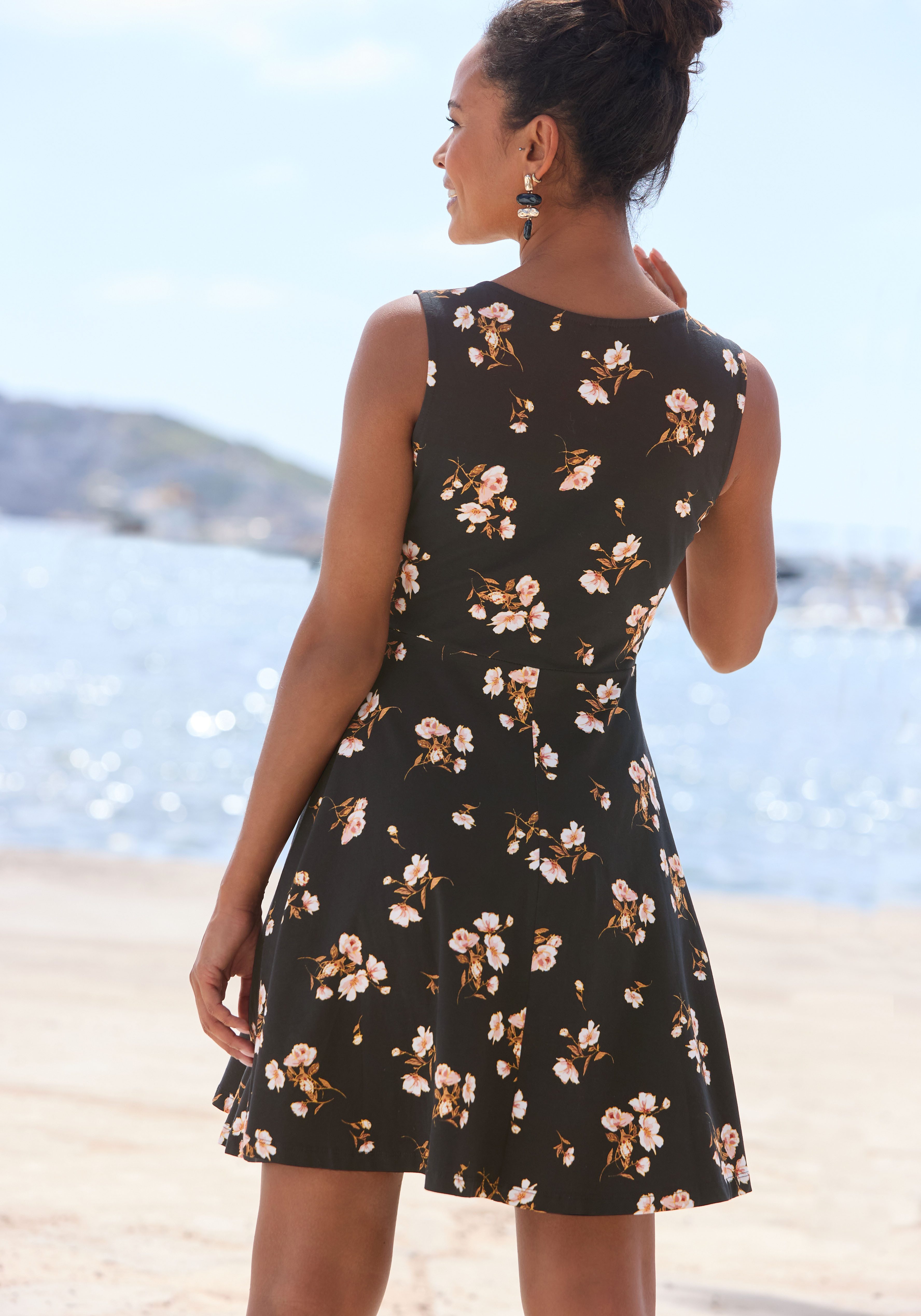 Vivance by Lascana Strandkleid mit Blumenprint Minikleid, Sommerkleid aus Baumwolle, Skaterkleid, Jerseykleid