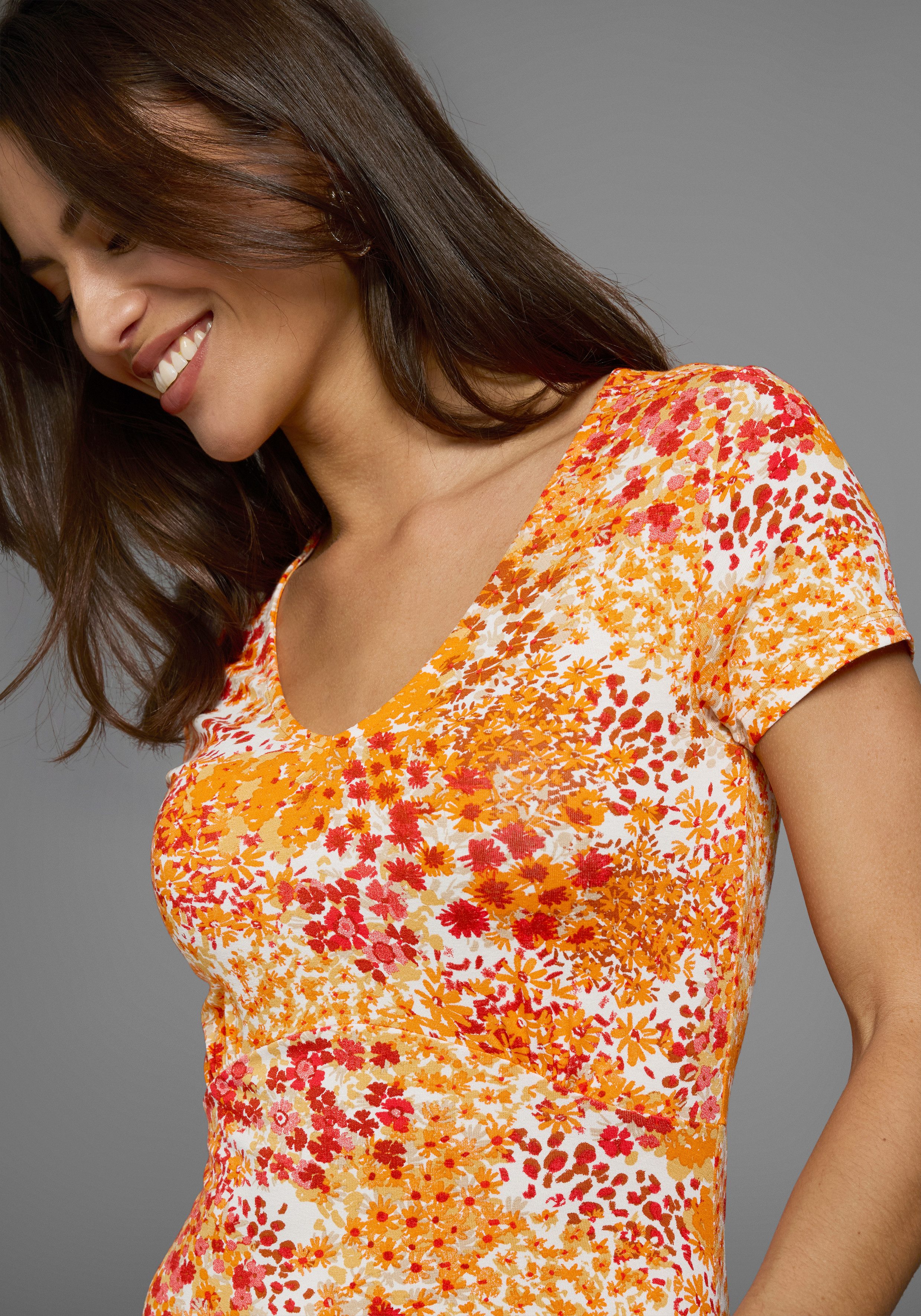 Laura Scott Sommerkleid im Skaterstil, mit floralem Alloverdruck, aus Viskosemischung. € 49,99