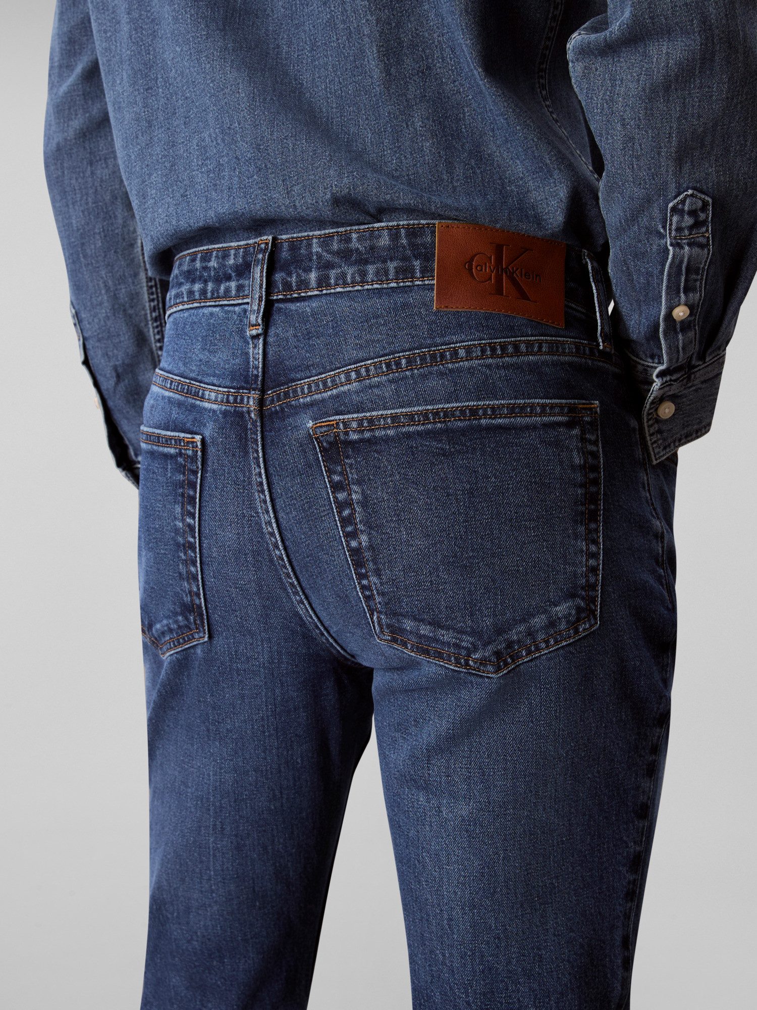 Calvin Klein Jeans Slim-fit-Jeans Slim fit mit Taschen – Bild 2 von 5