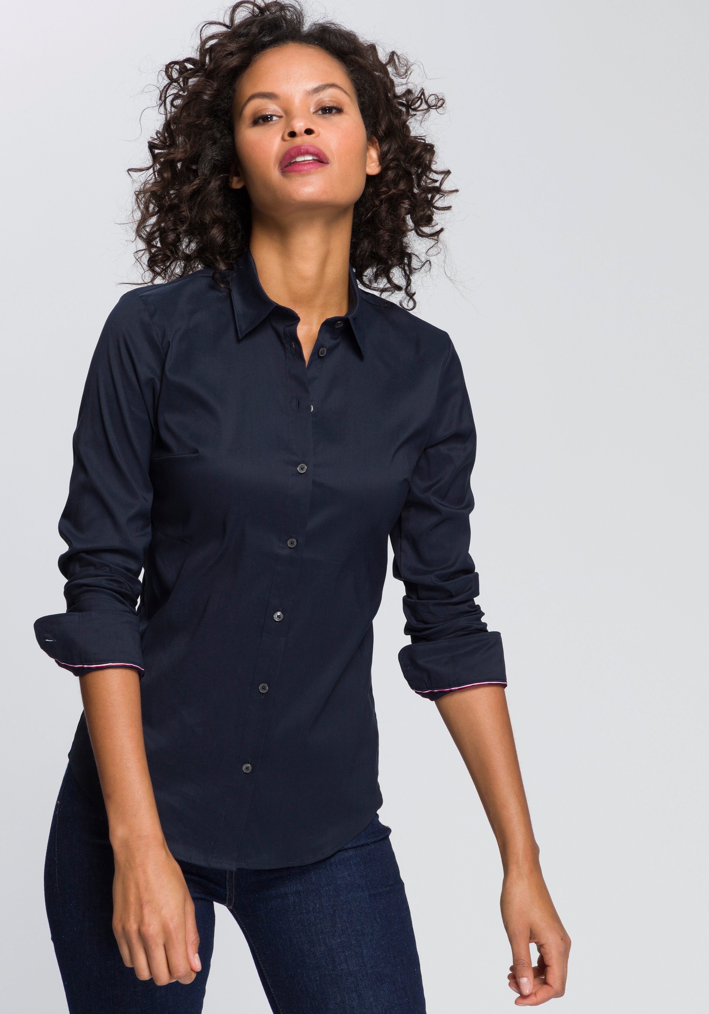 Tommy Hilfiger Hemdbluse HERITAGE SLIM FIT SHIRT mit Tommy Hilfiger Logo-Flag am Ärmel