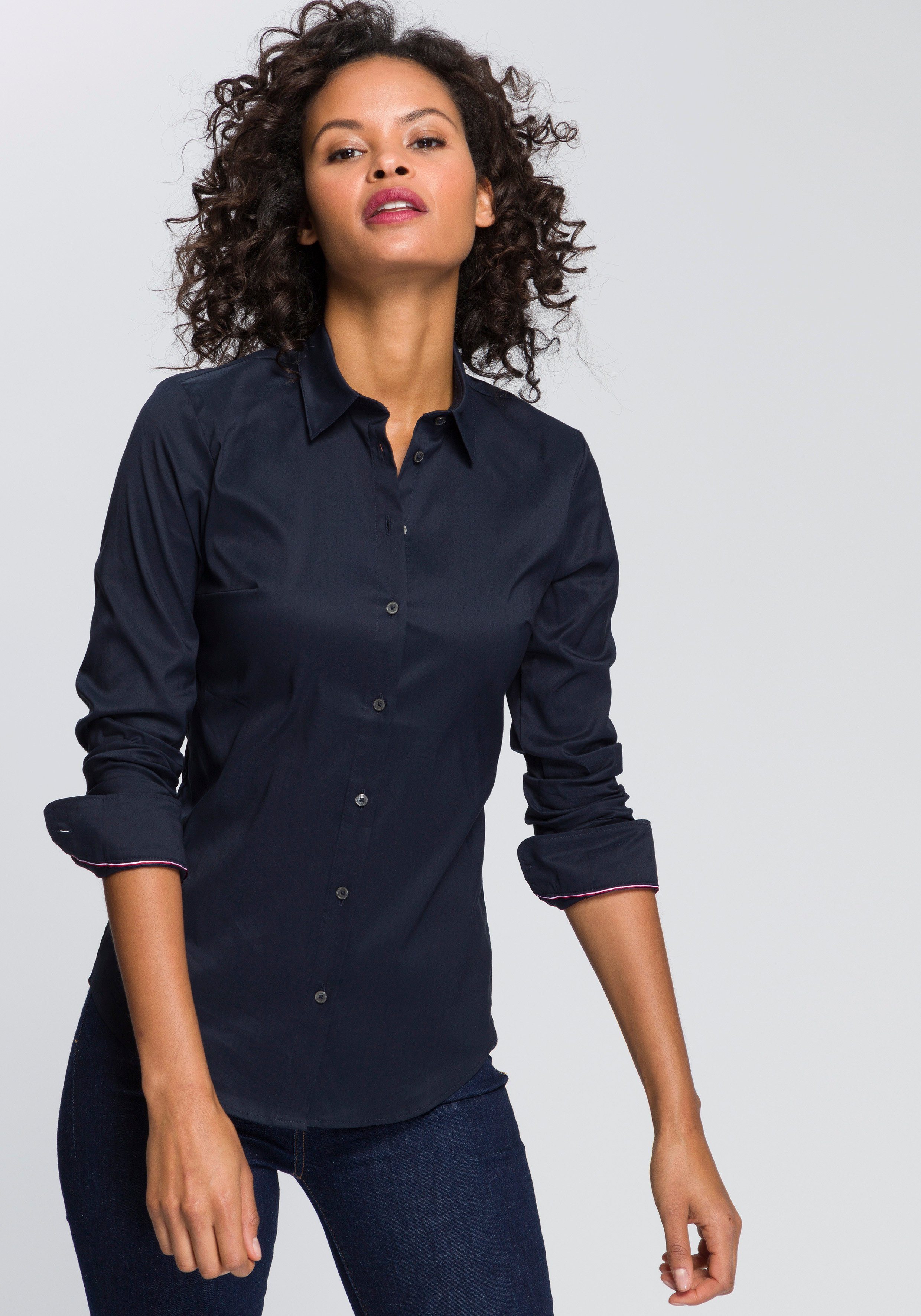 Tommy Hilfiger Hemdbluse HERITAGE SLIM FIT SHIRT mit Tommy Hilfiger Logo-Flag am Ärmel MIDNIGHT DARK BLUE