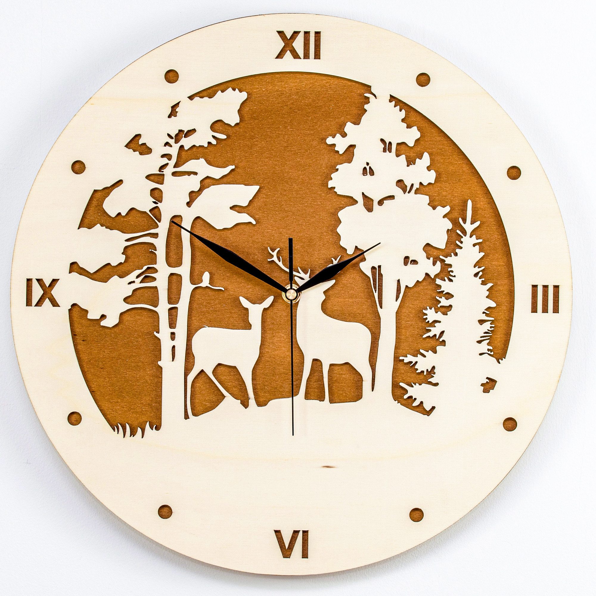 ORNAMENTI Wanduhr rustikal, skandinavisch, alpenländischer Stil, Hirsch, moderne, holz (hingucker Wanduhr, Handmade, ohne Ticken, Wanddeko, 3 Größen)