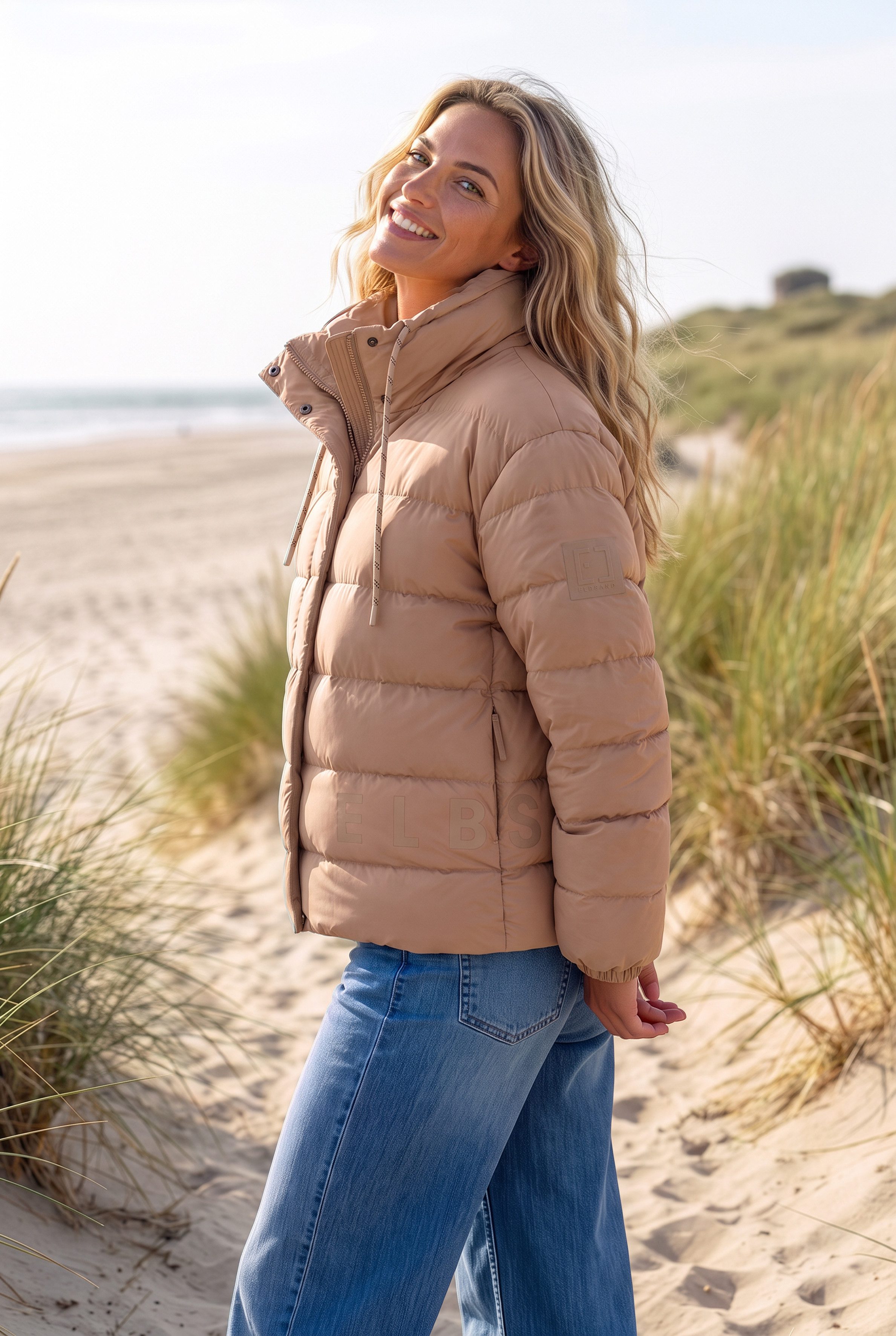 Elbsand Steppjacke mit großem Letter-Print