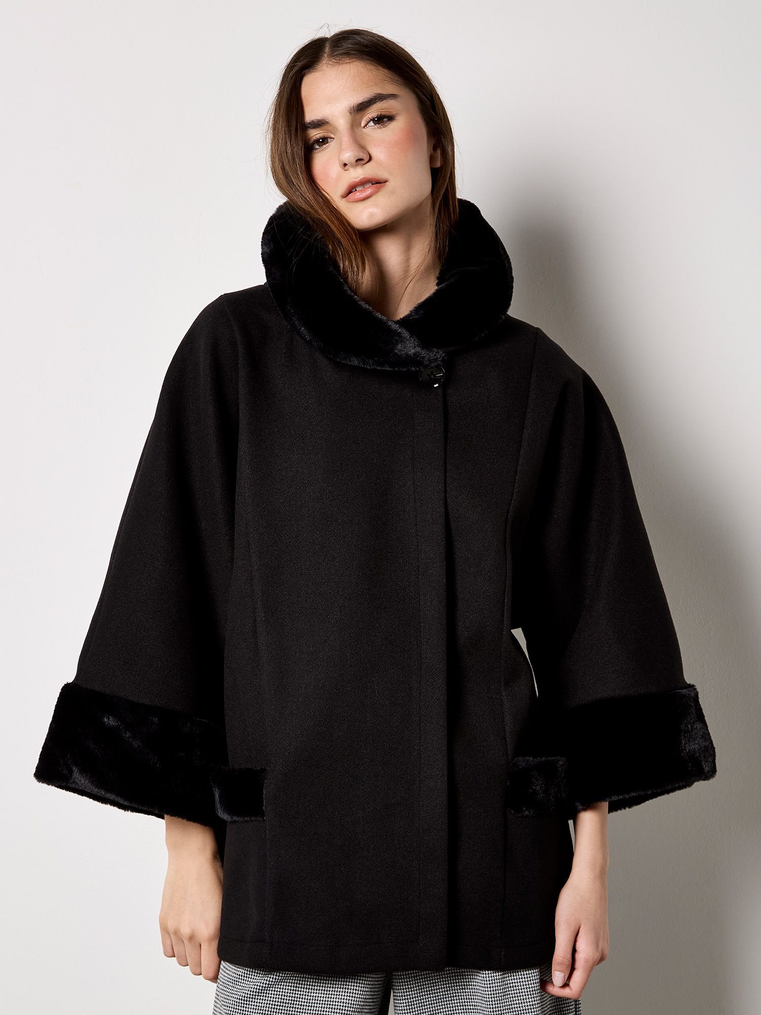 Apricot Fellimitatjacke Poncho-Jacke mit Kunstfellbesatz