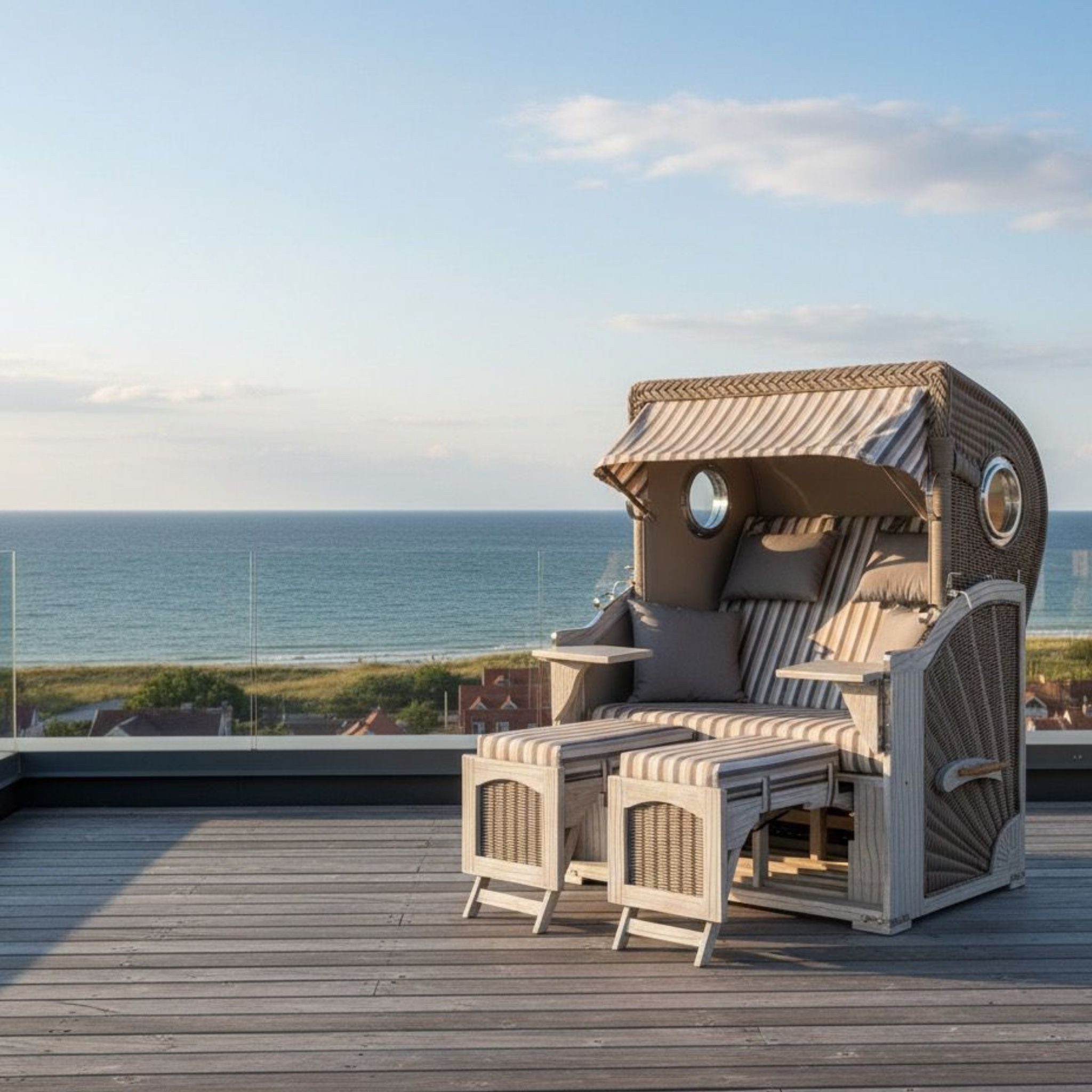 MR.DEKO Strandkorb 2-Sitzer Düne Koboo Graues Holz, Volllieger mit Bullauge, BxTxH: 125x80x170 cm, Volllieger, Düne, (Fertig montierter Strandkorb für Garten, Terrasse & Balkon), Wetterfester Volllieger mit Edelstahlbeschlägen & waschbaren Polstern