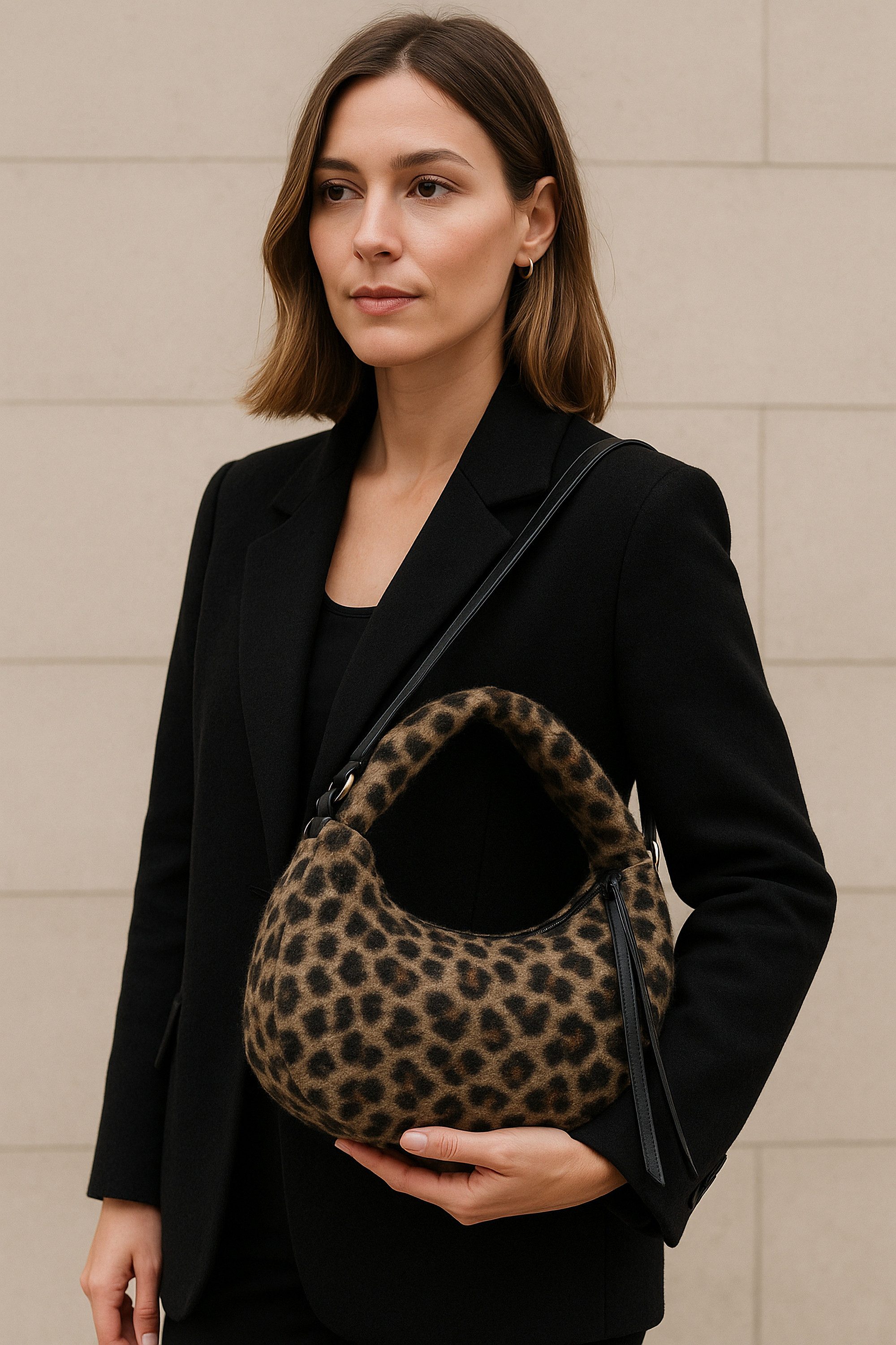 COLLEZIONE ALESSANDRO Schultertasche Leo Kuschel, Leotasche aus Teddymaterial