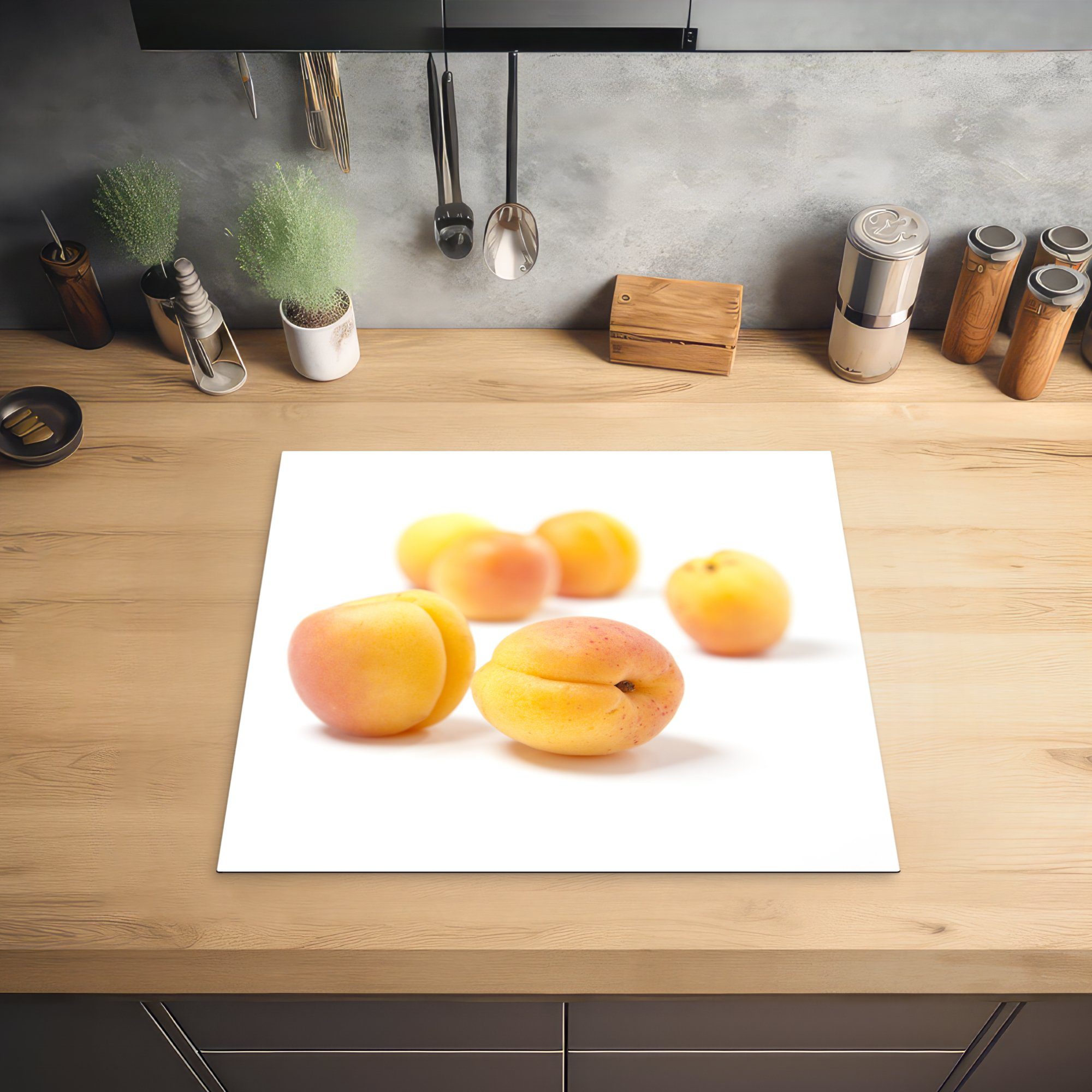 Arbeitsfläche Ceranfeldabdeckung Aprikosen nutzbar, weißem, orangefarbenen 60x52 MuchoWow (1 tlg), auf Runde cm, mit Herdblende-/Abdeckplatte Vinyl, Schattierungen Mobile