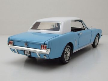 Motormax Modellauto Ford Mustang Hardtop 1964 hellblau weiß James Bond 007 Thunderball, Maßstab 1:18