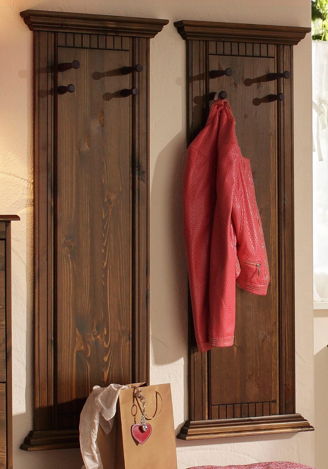 OTTO home Garderobenpaneel Rustic, Set aus 2 Paneelen, Landhausstil (2 St., Made in Europe), aus massiver Kiefer, mit dekorativen Fräsungen