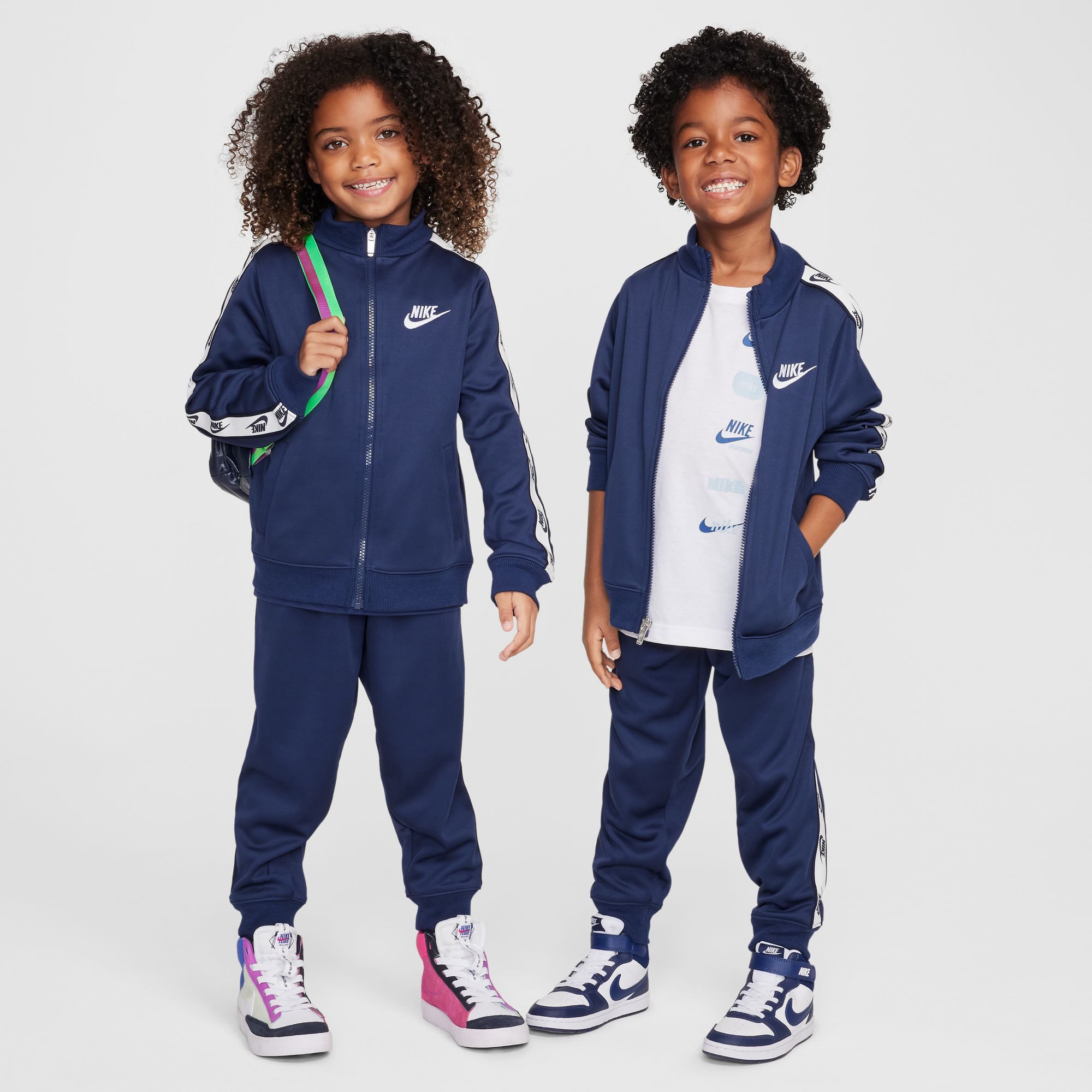 Nike Sportswear Trainingsanzug NKN FULL ZIP SET WITH LOGO TAP (2-tlg), zweiteiliges Set, für Kinder, aus Polyester