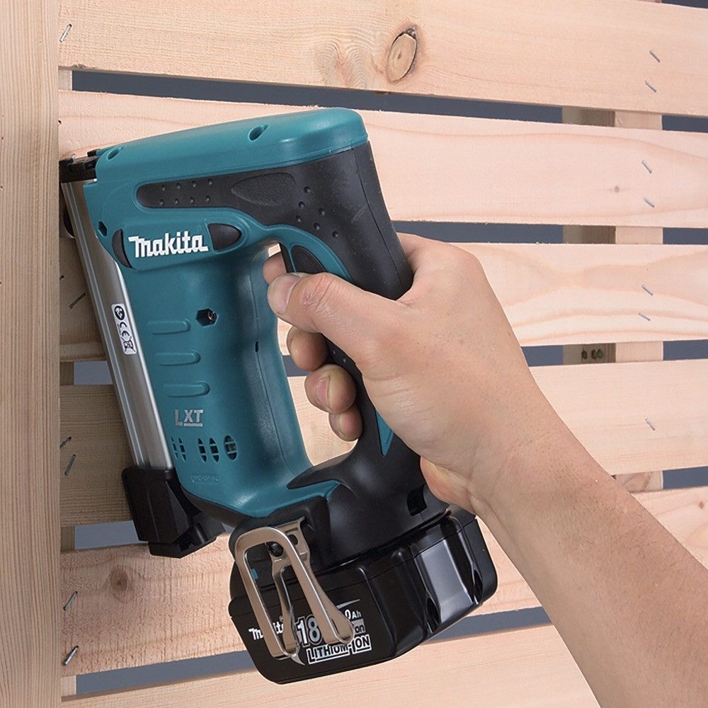 Makita Akku-Tacker, 18 in V, 18V, DST221RTJ, 10 mm, 10-22 mm, 2 x 5 Ah Li-Ion in MAKPAC 2