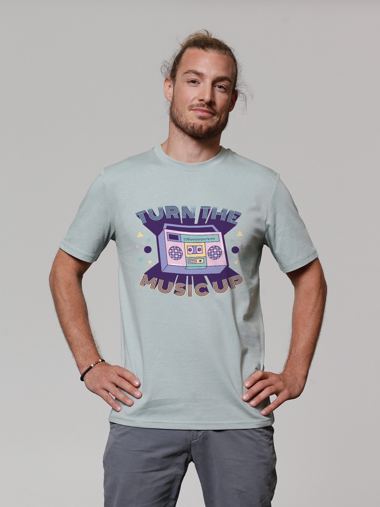 wat? Apparel T-Shirt Turn the music up