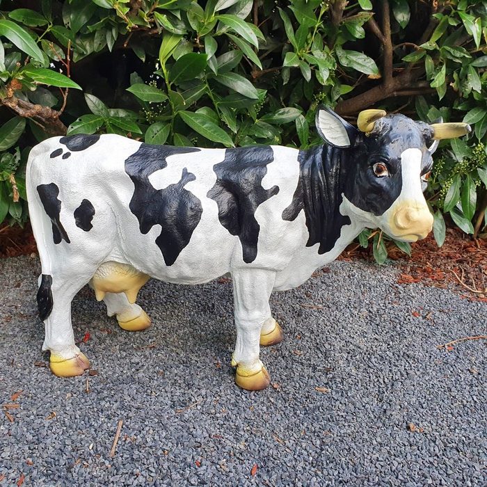 Aspinaworld Gartenfigur Schwarz weiße Kuh Figur 60 cm lang wetterfest