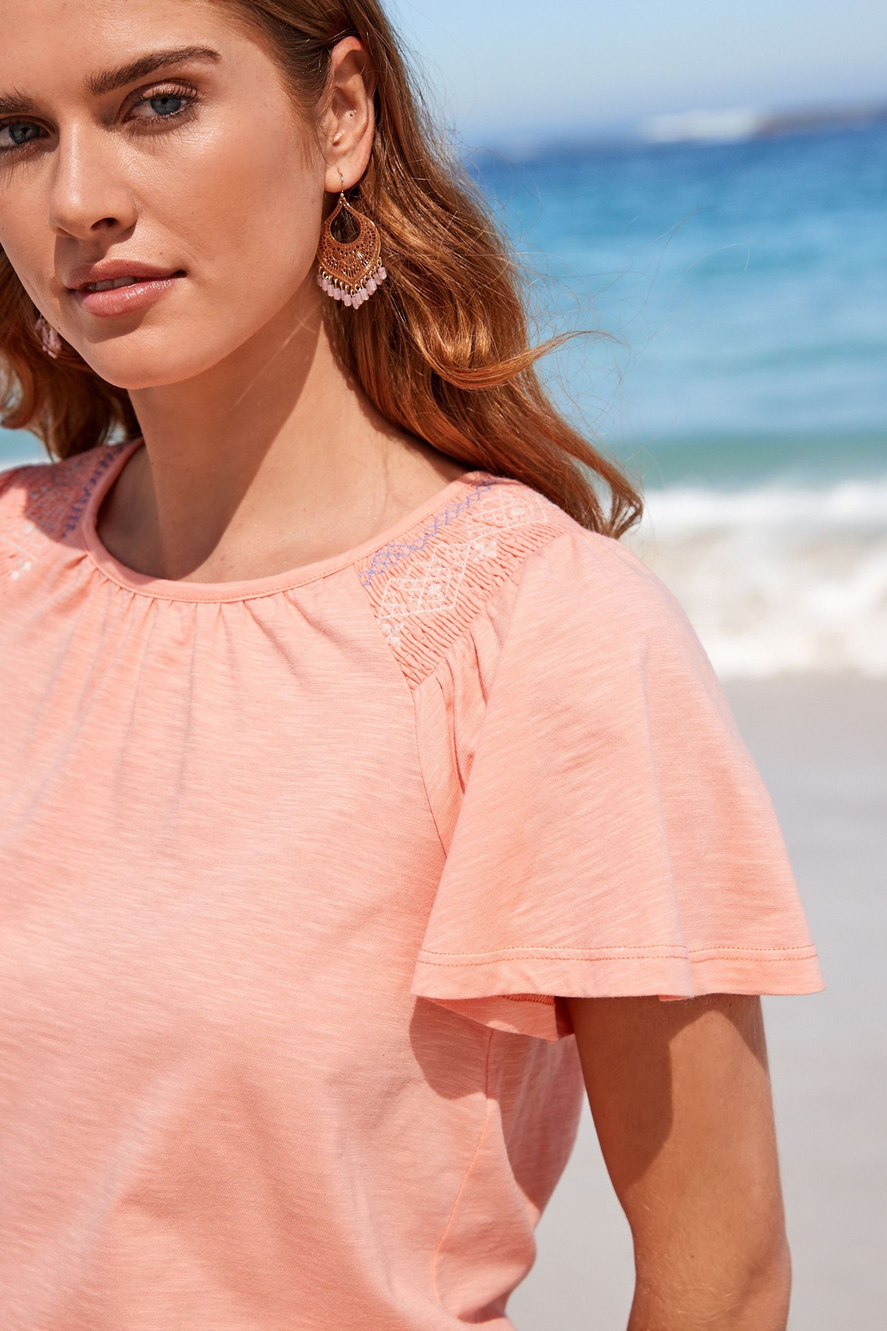 Next T-Shirt Gesmoktes Kurzarm-Top (1-tlg) Pink mit Ausschnitt Coral rundem