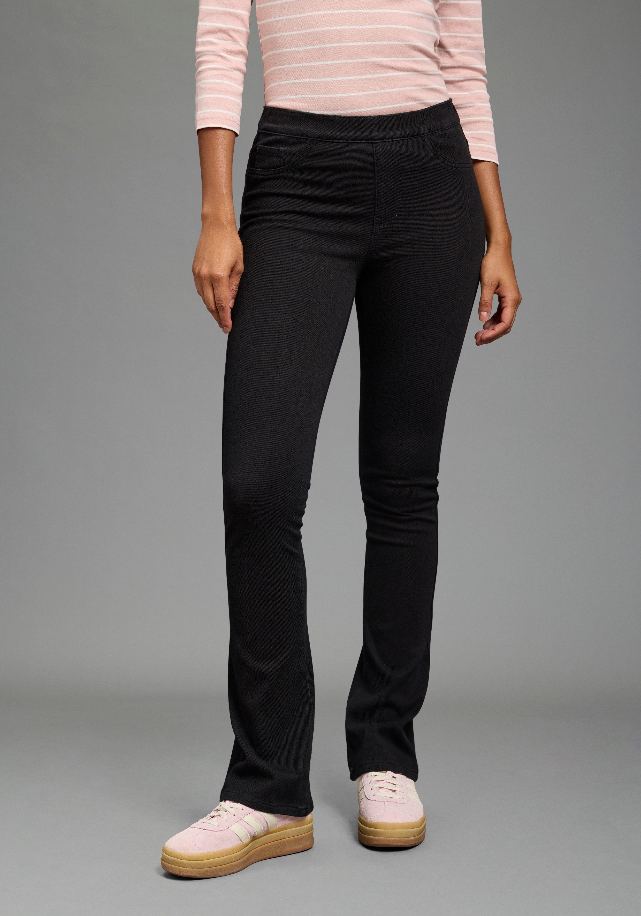 Arizona Jeansjeggings im 4 Way Stretch, Quer- und Längselastisch, Bootcut sehr schmale Passform, Bootcut-Beinform, normale Leibhöhe. € 49,99, (€ 49,99 pro 1 Stk).