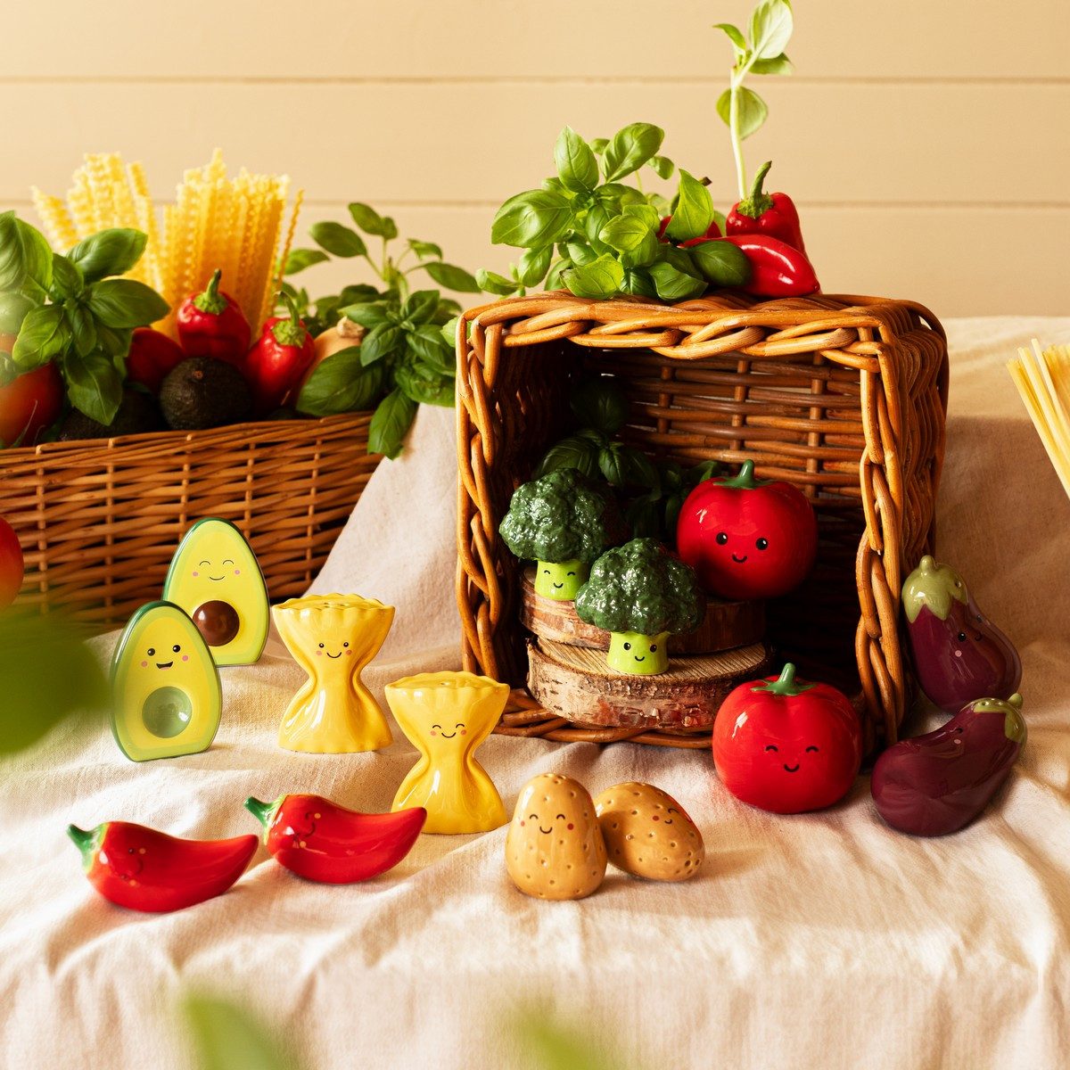 Sass & Belle Salz- / Pfefferstreuer Pasta Farfalle Nudel, (Set, 2-tlg), gelb, ca. 6 x 3 x 7,5 cm