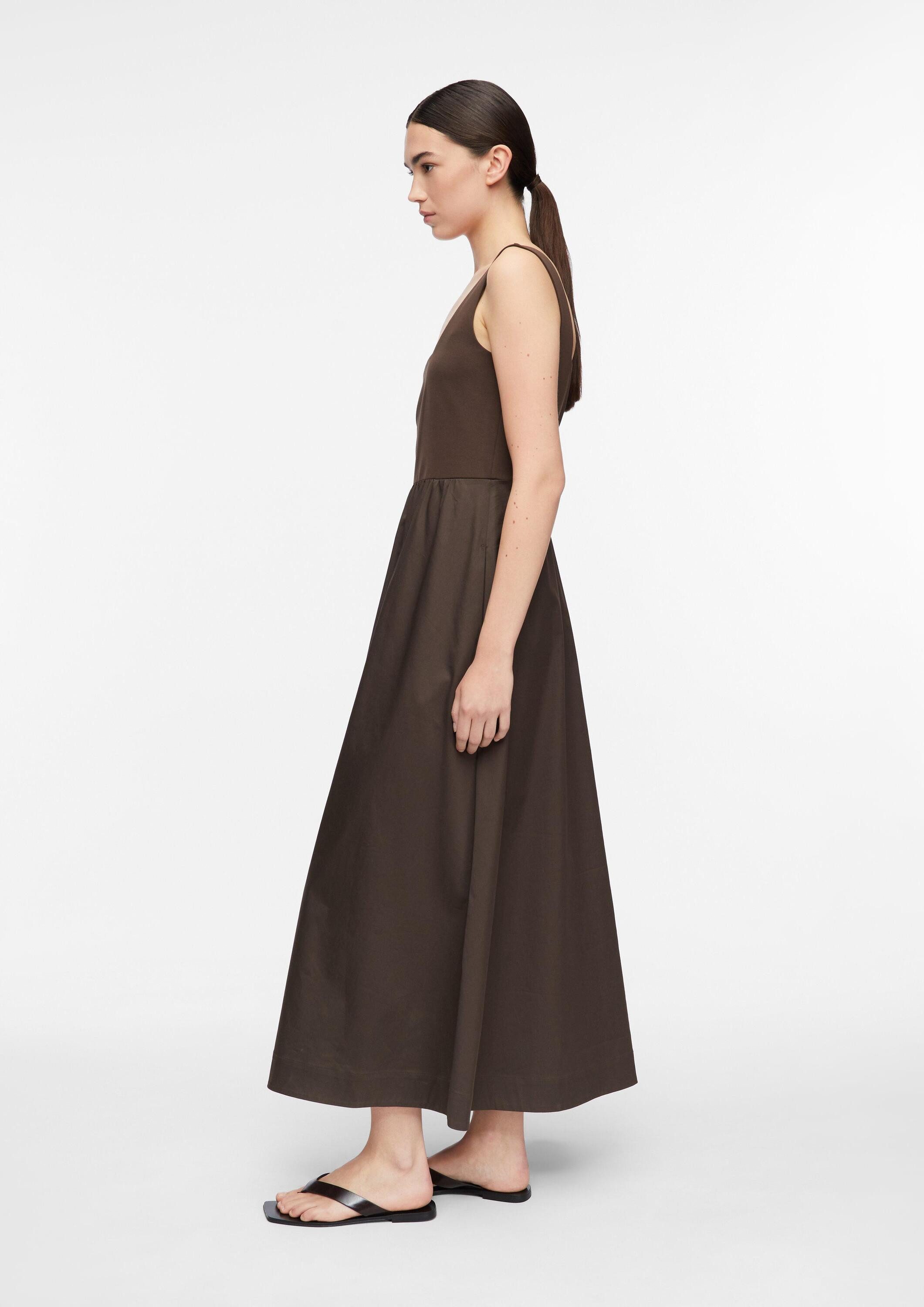 comma Midikleid Kleid Kleid im Fabricmix mit Popeline-Rock und Eingrifftaschen – Bild 5 von 5