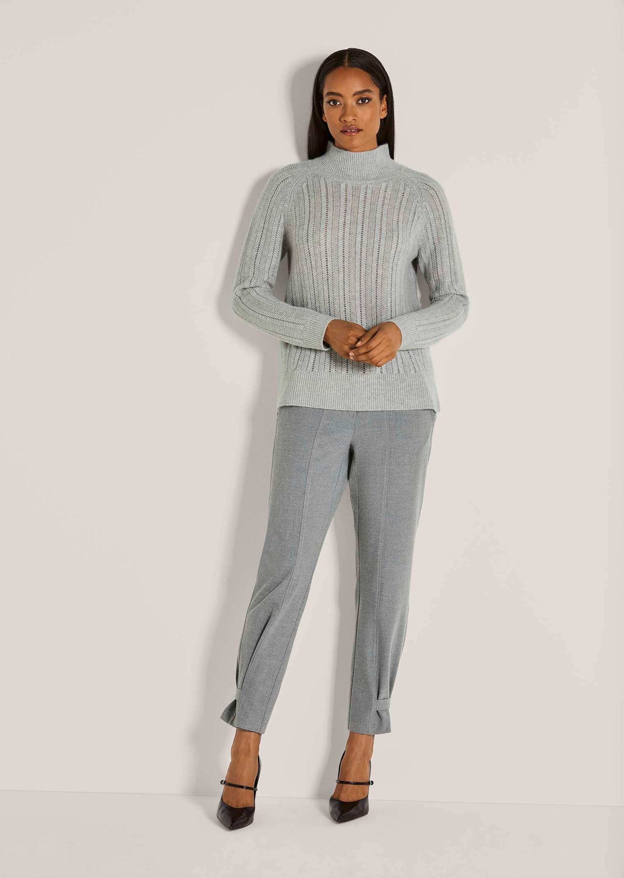 MADELEINE Strickpullover Eleganter Strickpullover mit Zopf- und Ajour-Muster Herbstlicher Pullover mit Stehkragen und Langarm