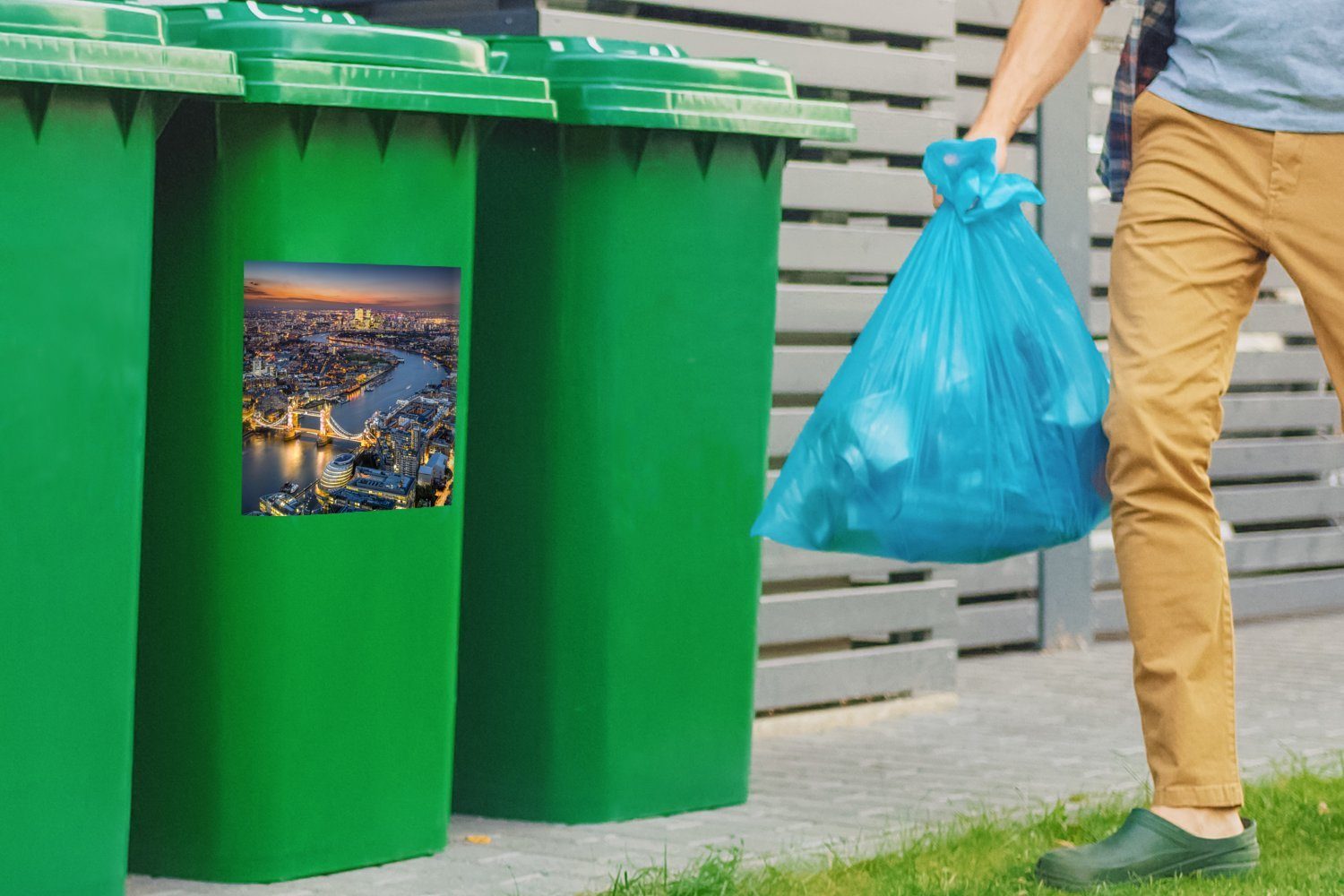 Mülltonne, Sonnenaufgang - Skyline Sticker, St), - (1 Wandsticker Container, MuchoWow Abfalbehälter Mülleimer-aufkleber, London