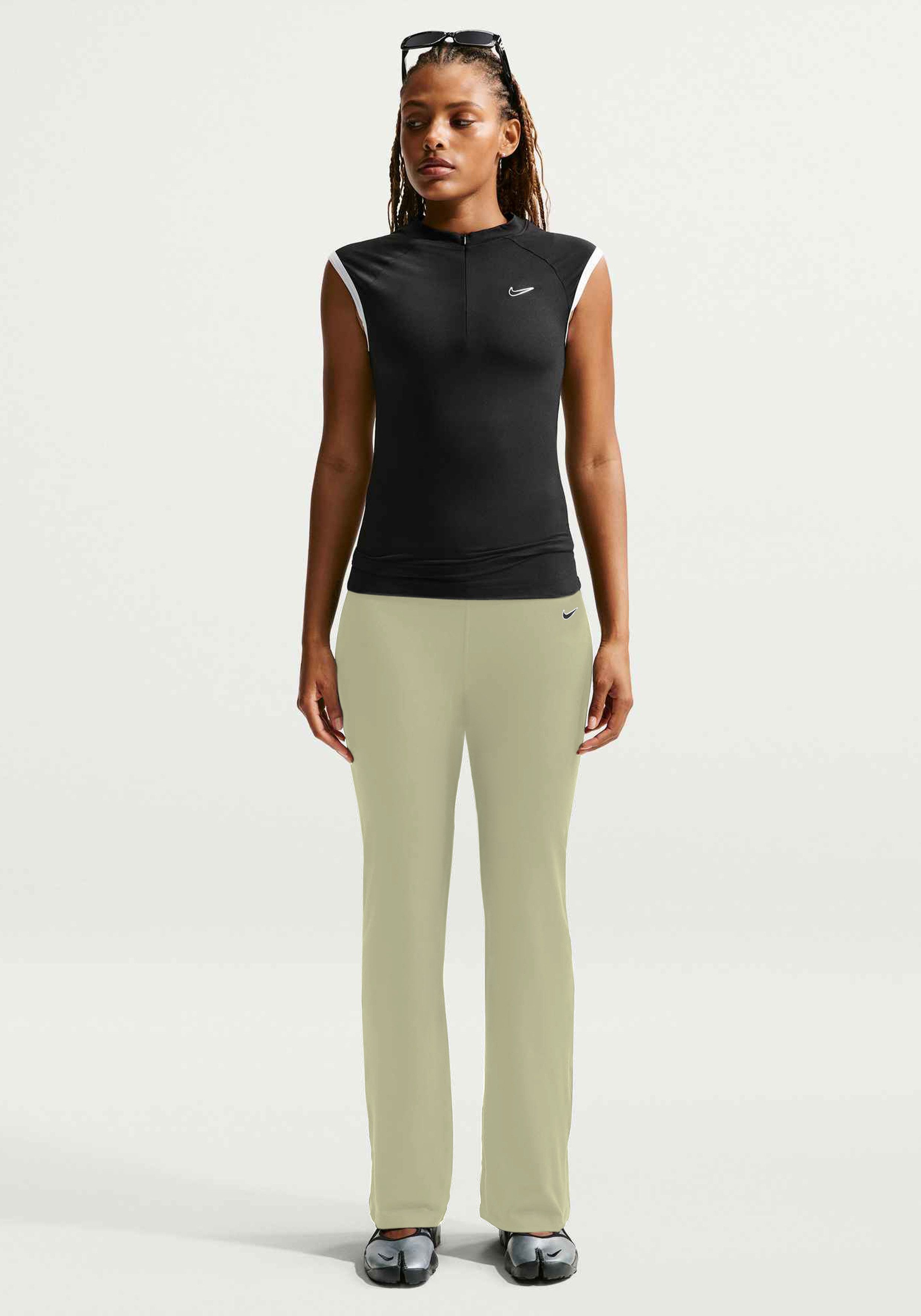 Nike Sportswear Sporthose W NK FLARED PANT GLS ausgestelltes Bein, sportlicher Stil