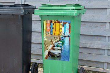 MuchoWow Wandsticker Kleine Boote auf Burano in Venedig (1 St), Mülleimer-aufkleber, Mülltonne, Sticker, Container, Abfalbehälter