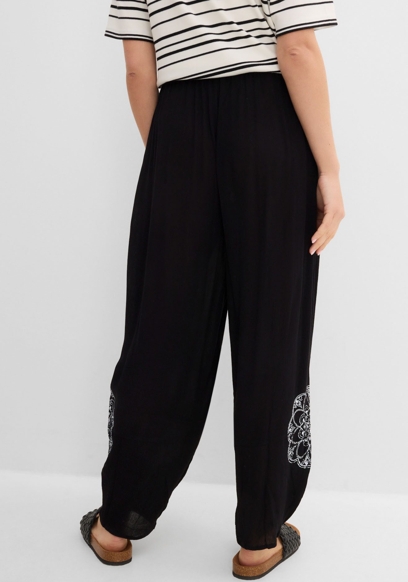 bonprix Haremshose aus Viskose, lockere Passform, mit Mandala-Print, Casual Stil