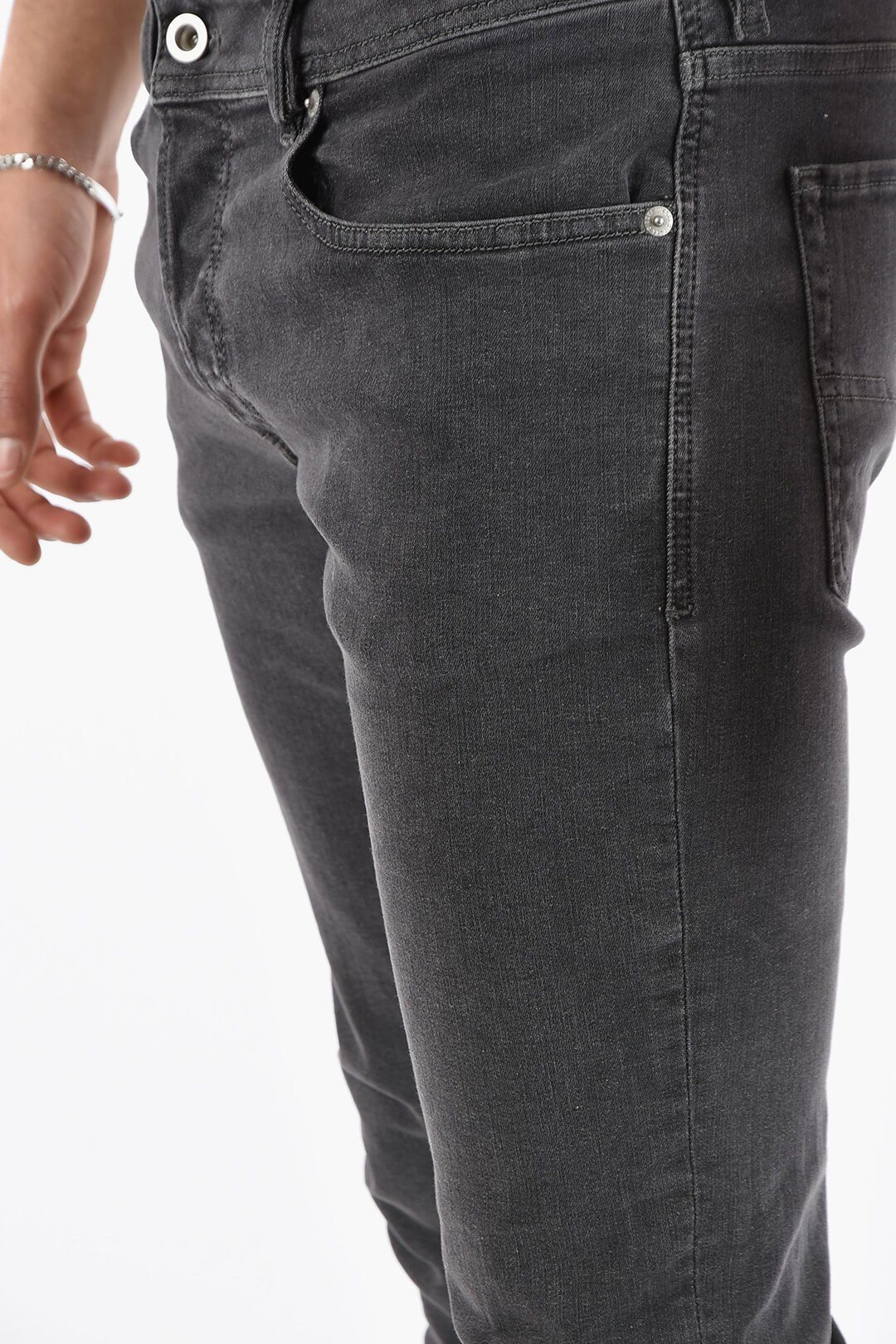 Diesel Skinny-fit-Jeans Diesel Herren Röhrenjeans - SLEENKER R18F6 5-Pocket-Style