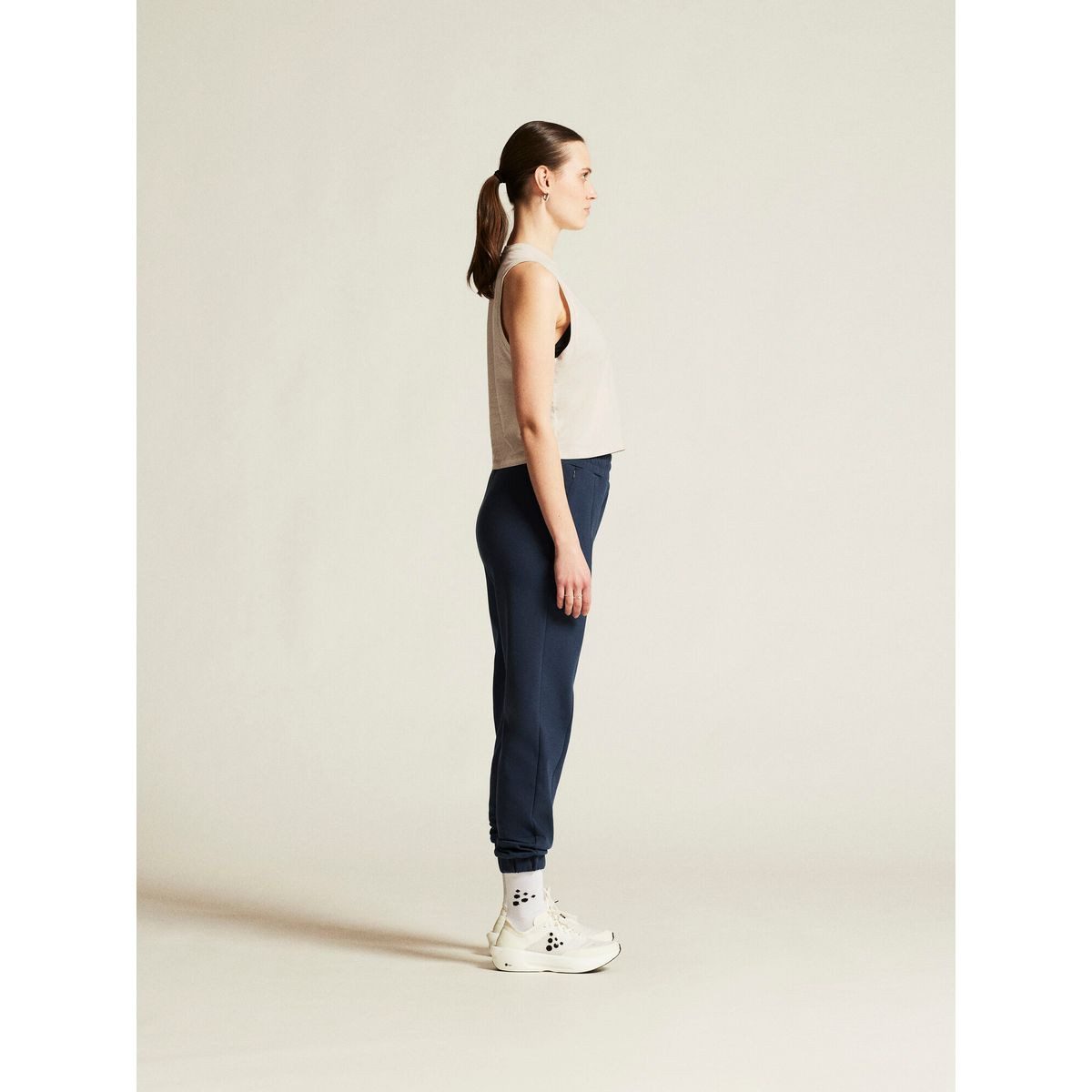 Craft Outdoorhose ADV Join Sweat Pant Women Komfortable Jogginghose mit modernem Design aus Baumwolle und