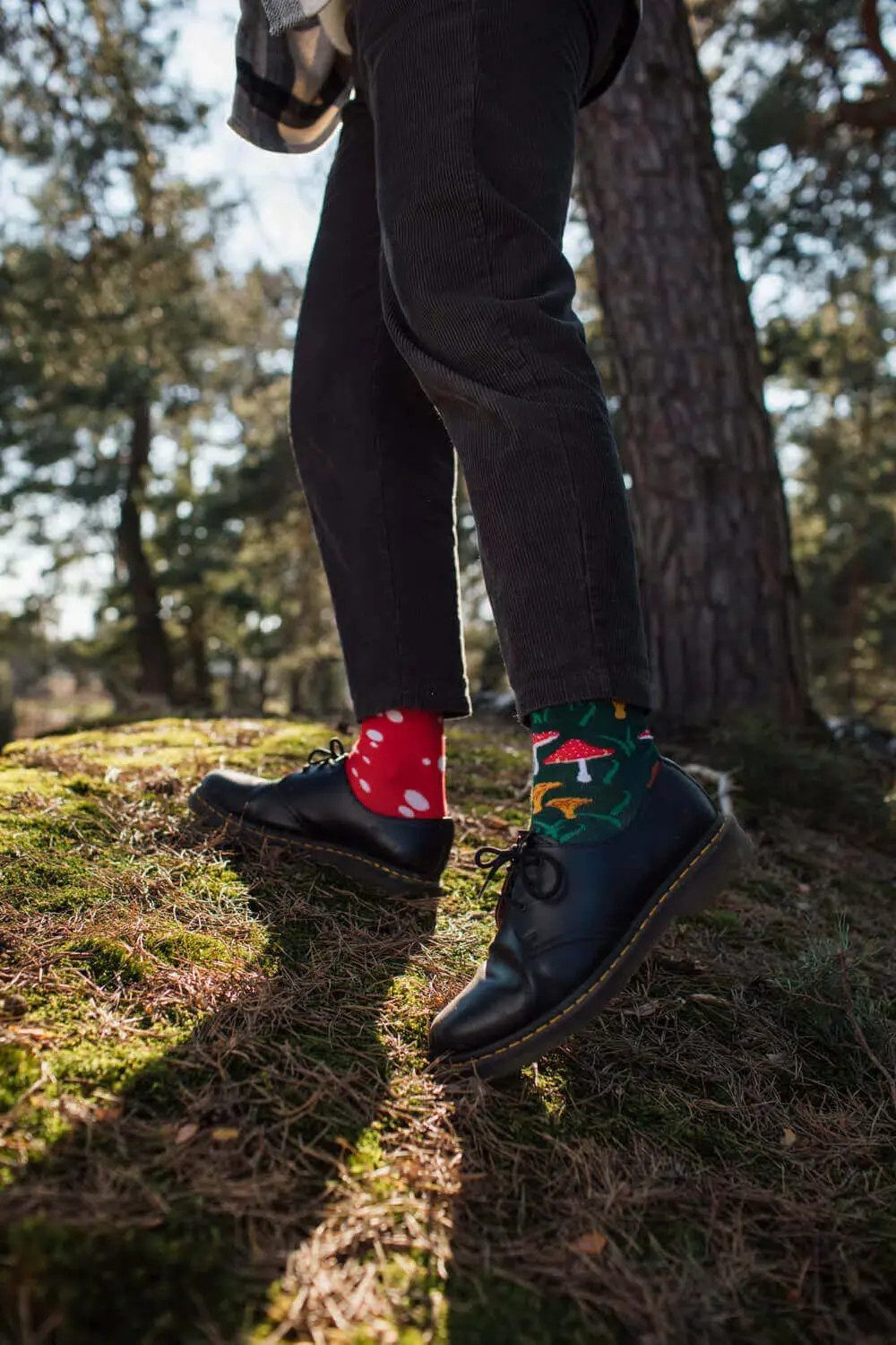 Many Mornings Freizeitsocken Many Mornings Meet the Shrooms (1 Paar, 1-Paar, 1 Paar) immer ein dismatching Paar