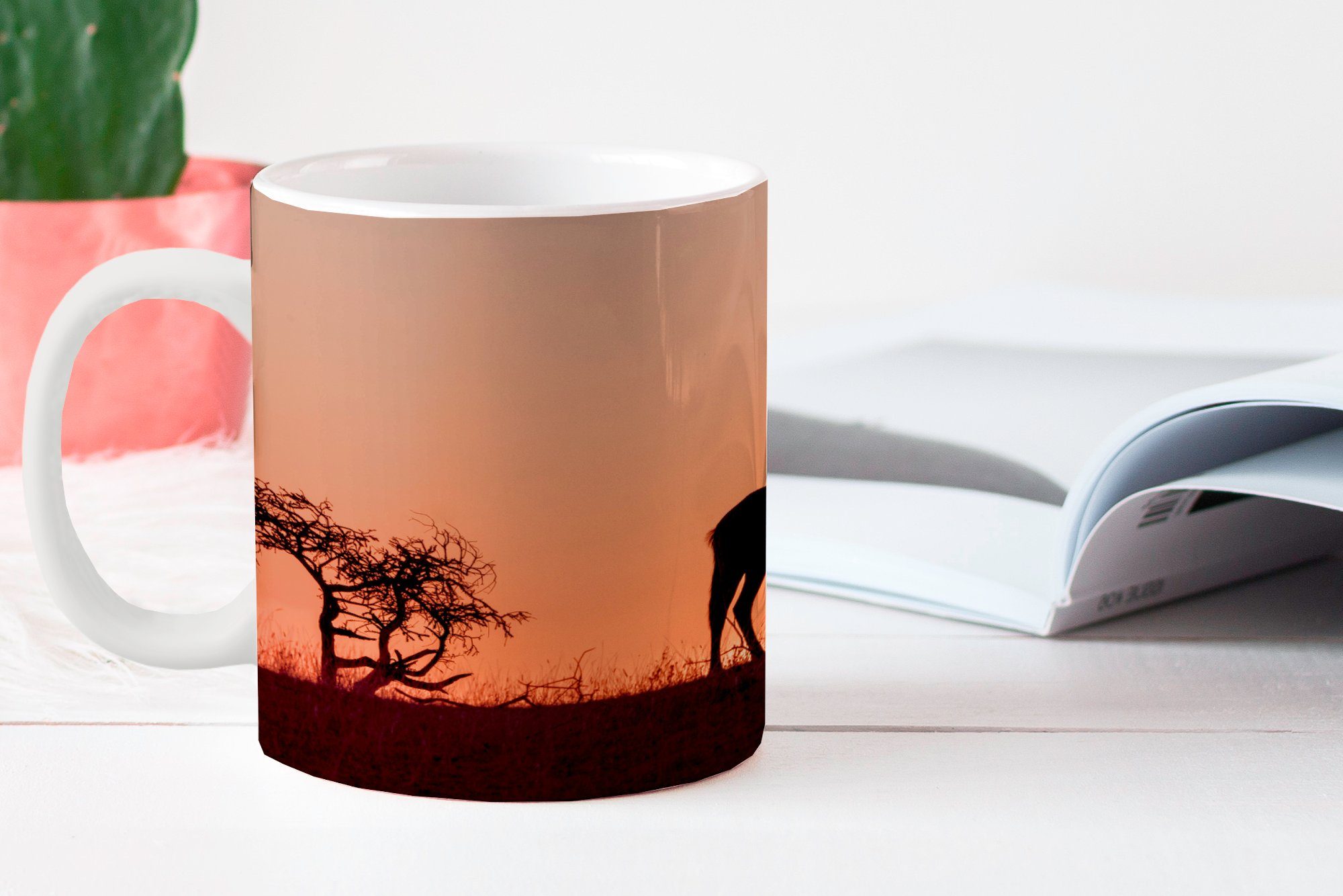 Kaffeetassen, Teetasse, Keramik, Geschenk MuchoWow Teetasse, Sonnenuntergang, eines Silhouette Becher, Gnus bei Tasse