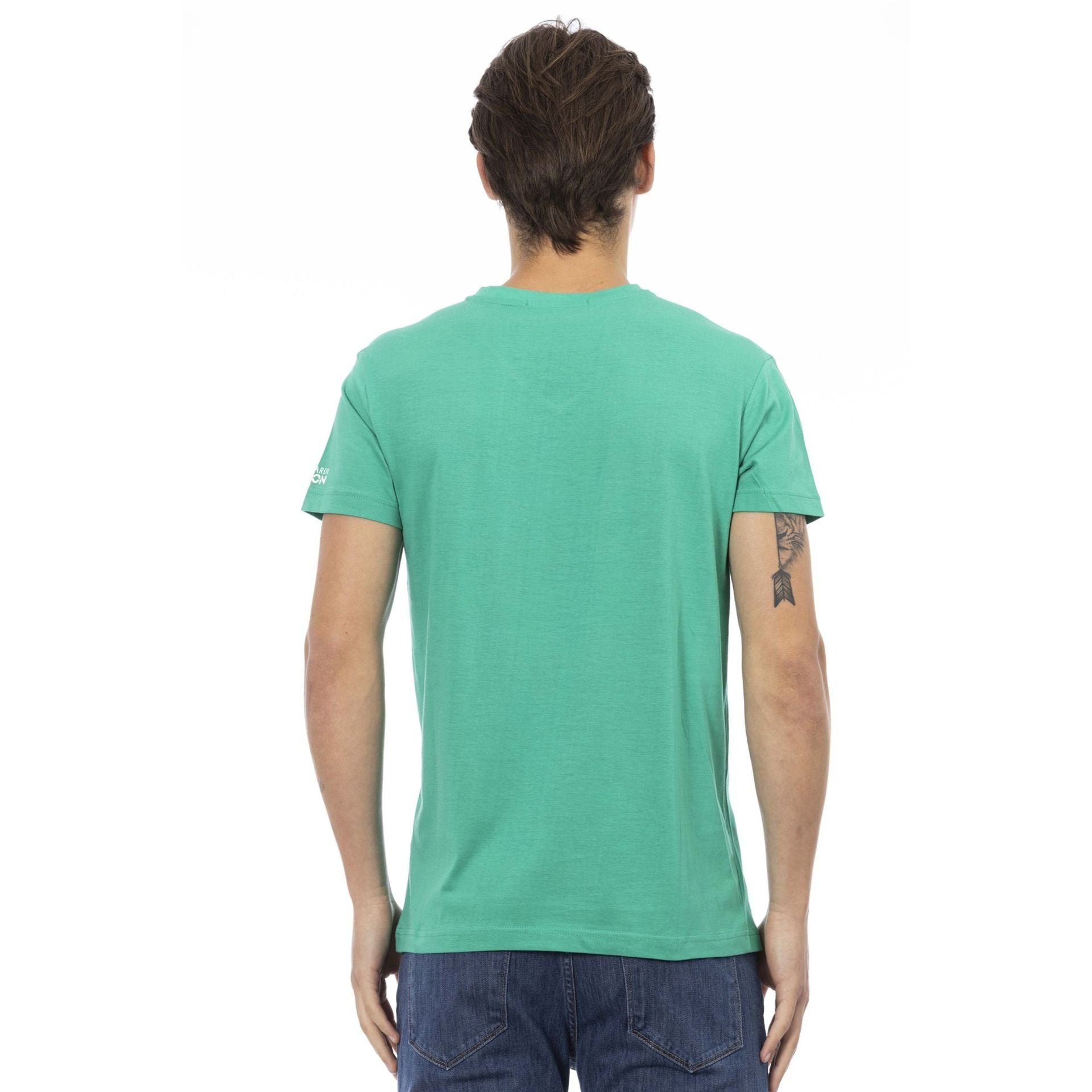 Trussardi T-Shirt Trussardi Action eine Note verleiht das sich subtile, Logo-Muster aus, Es aber Grün zeichnet stilvolle das T-Shirts, durch