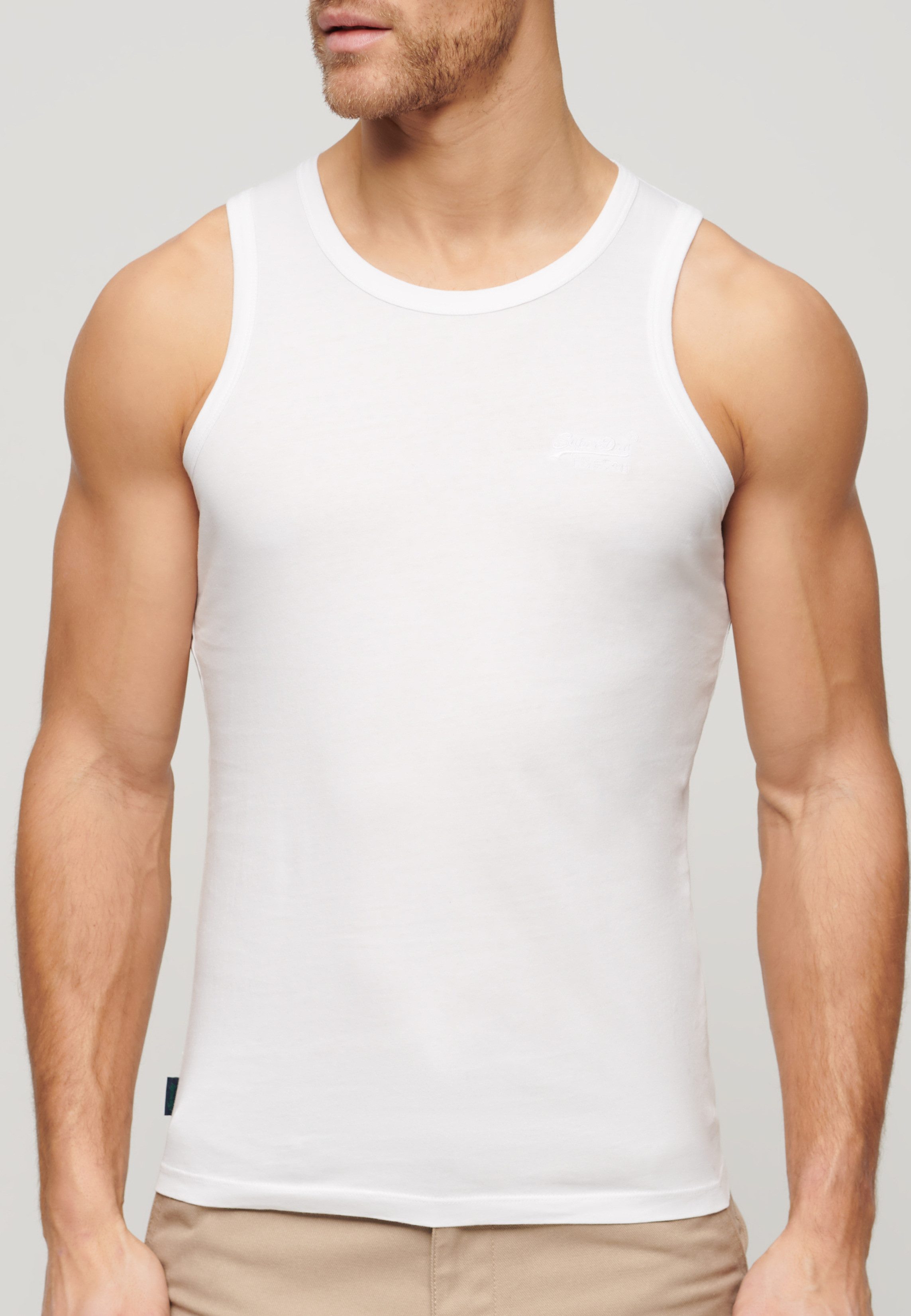 Superdry Tanktop ESSENTIAL LOGO VEST UB mit Markenlabel, aus Baumwolle und Single Jersey, Slim Fit, ärmellos