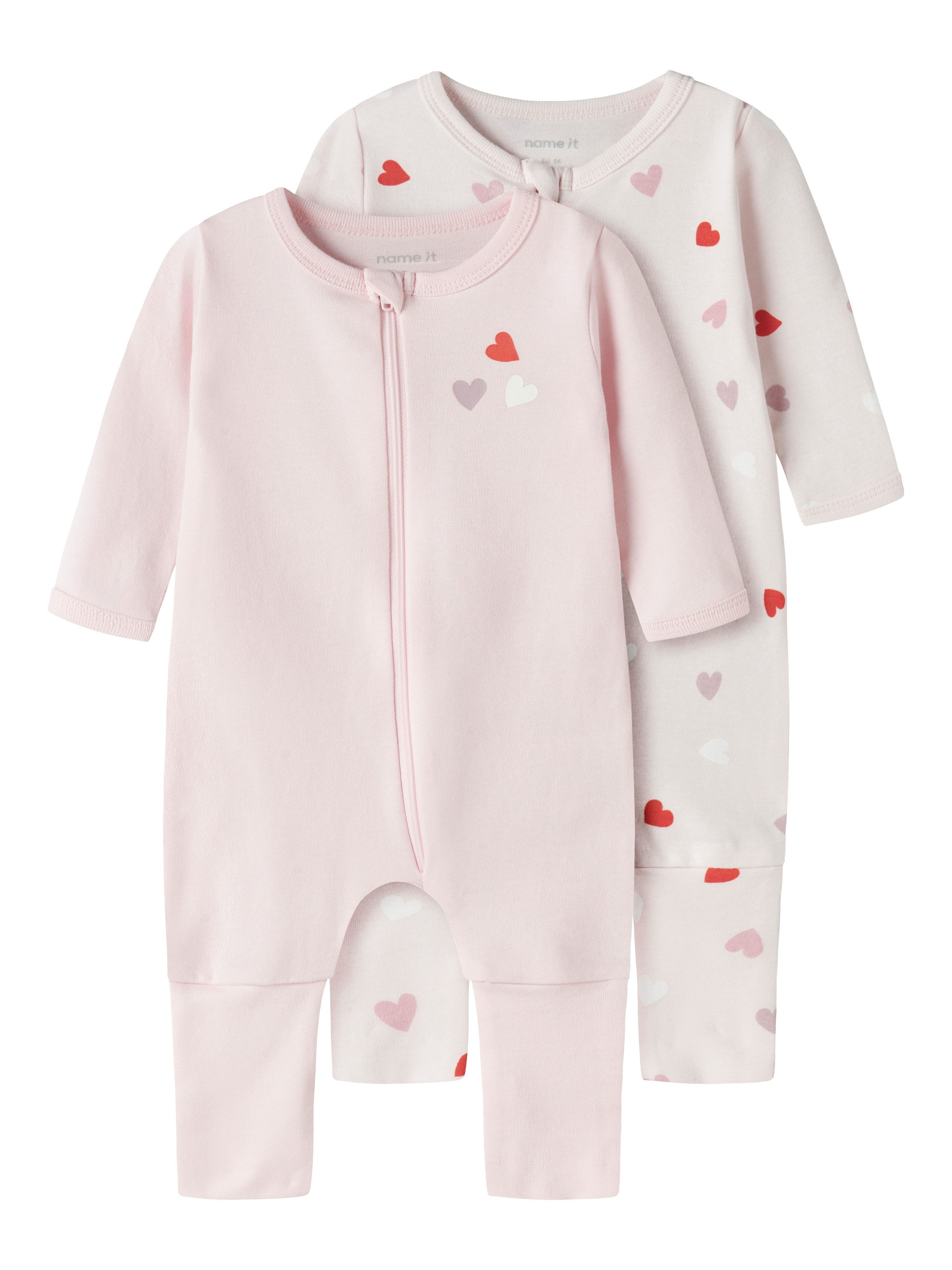 Name It Schlafanzug NBFNIGHTSUIT 2P ZIP FF CAR. HEART NOOS (Packung, 2 tlg) aus Baumwolle, bequeme Passform, mit Umschlagbund