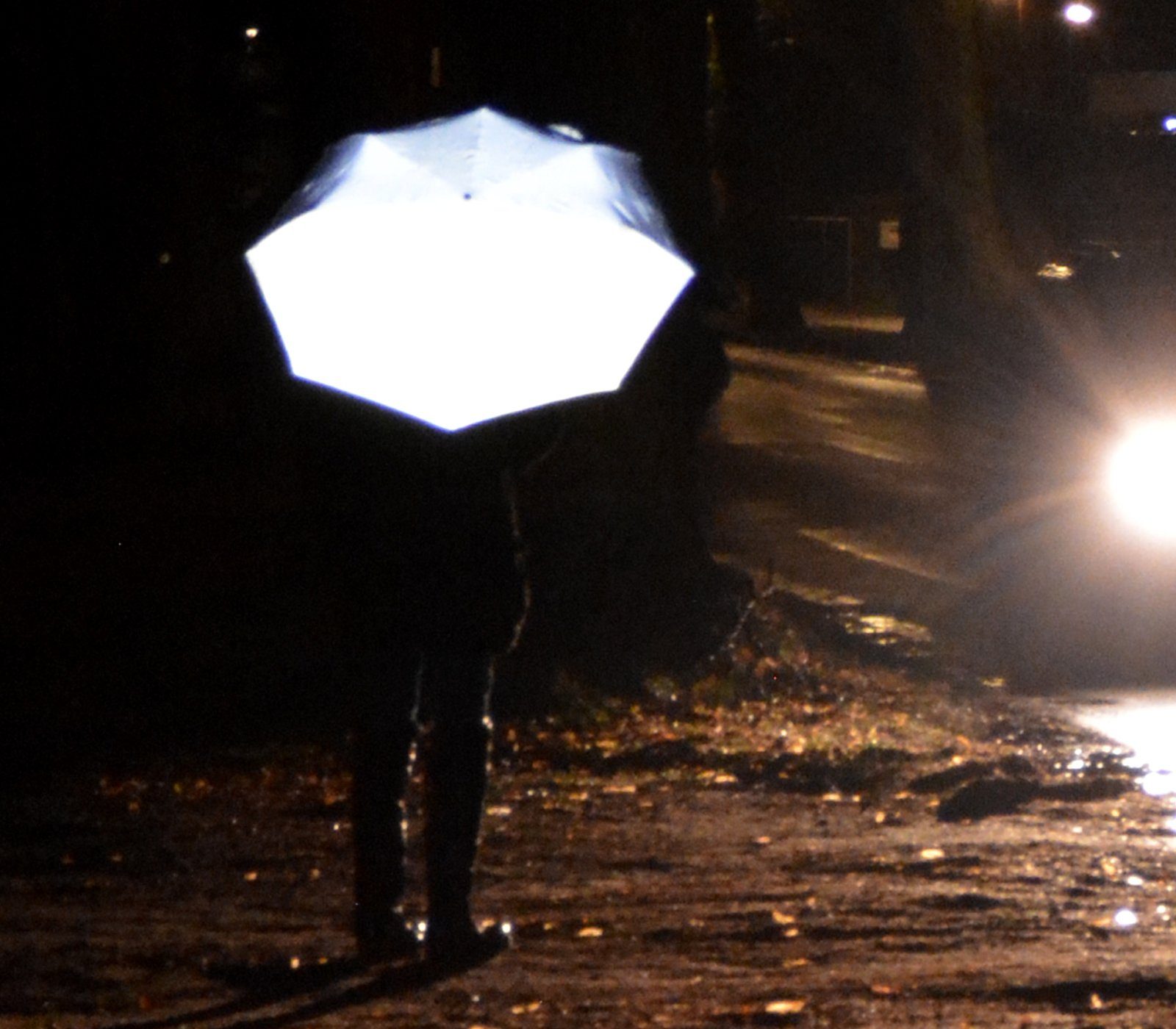 Class stark ganze Material Automatik, iX-brella Regenschirm einem aus stabiler First mit reflektierenden Dach Taschenregenschirm besteht das