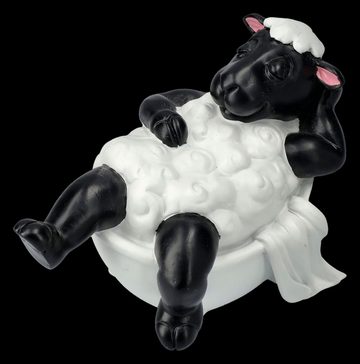 Figuren Shop GmbH Tierfigur Lustige Schaf Figur in Badewanne - spaßige Tierfigur Dekoration Deko