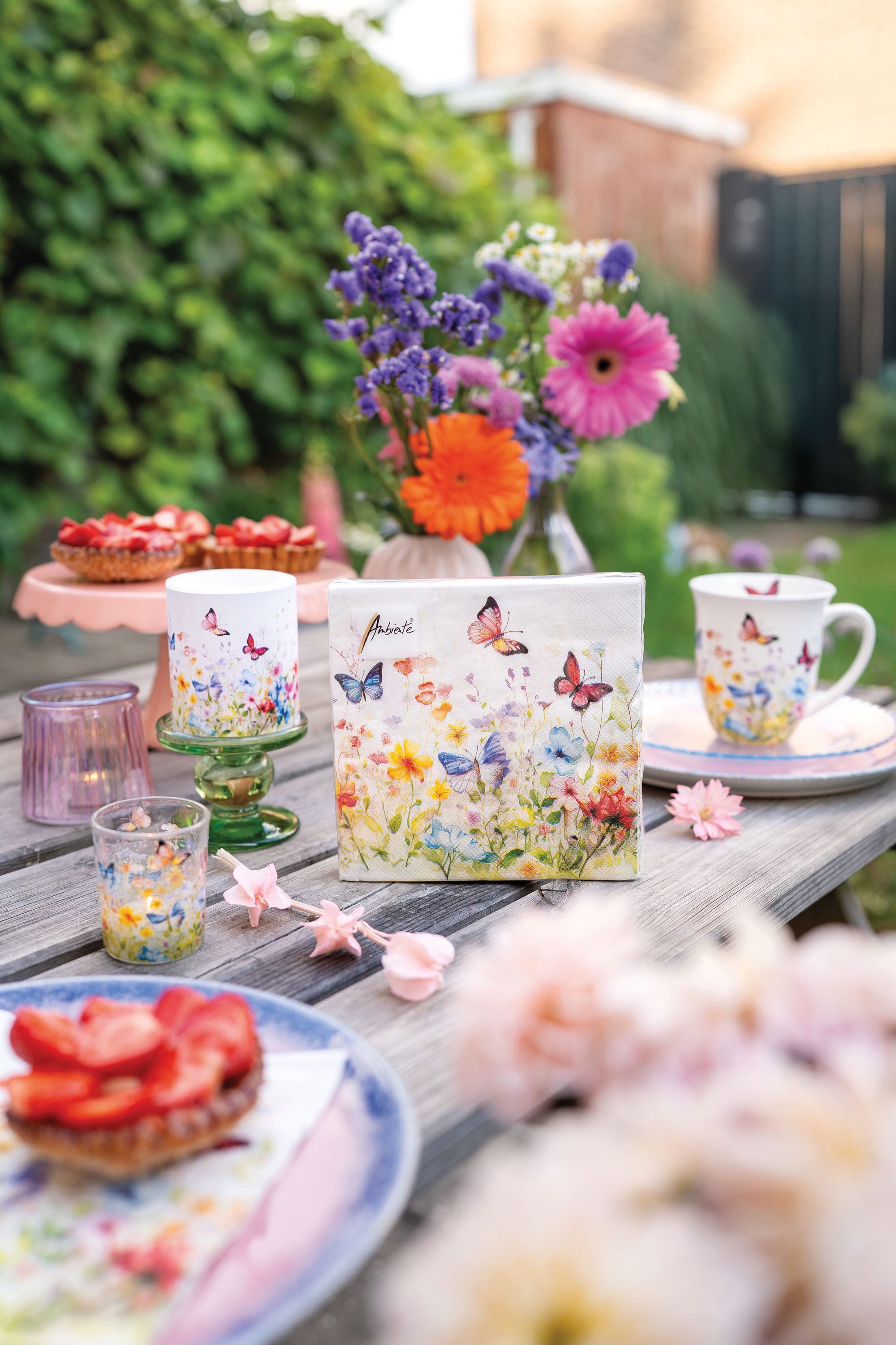 Ambiente® Müslischale Butterflies in field, Porzellan, (1-tlg), Porzellan-Schüssel New Bone China Ø 14 Höhe 6,5cm Volumen ca.0,4l