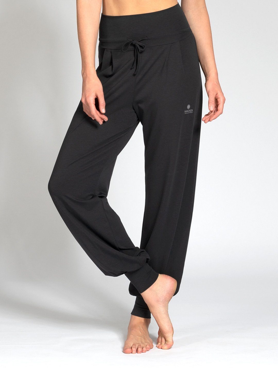 Yogahose schwarz Florence weichem aus Naturmaterial Magadi