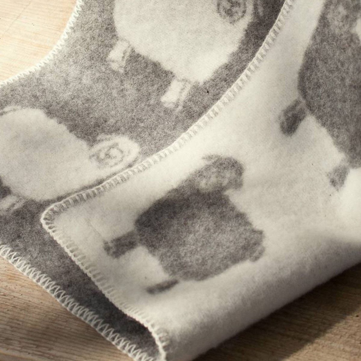 Babydecke Lamm, Island Wollparadies, Kuscheldecke aus Lammschurwolle