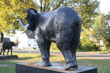 Bronzeskulpturen Skulptur Bronzefigur eines Elefanten aus Bronze