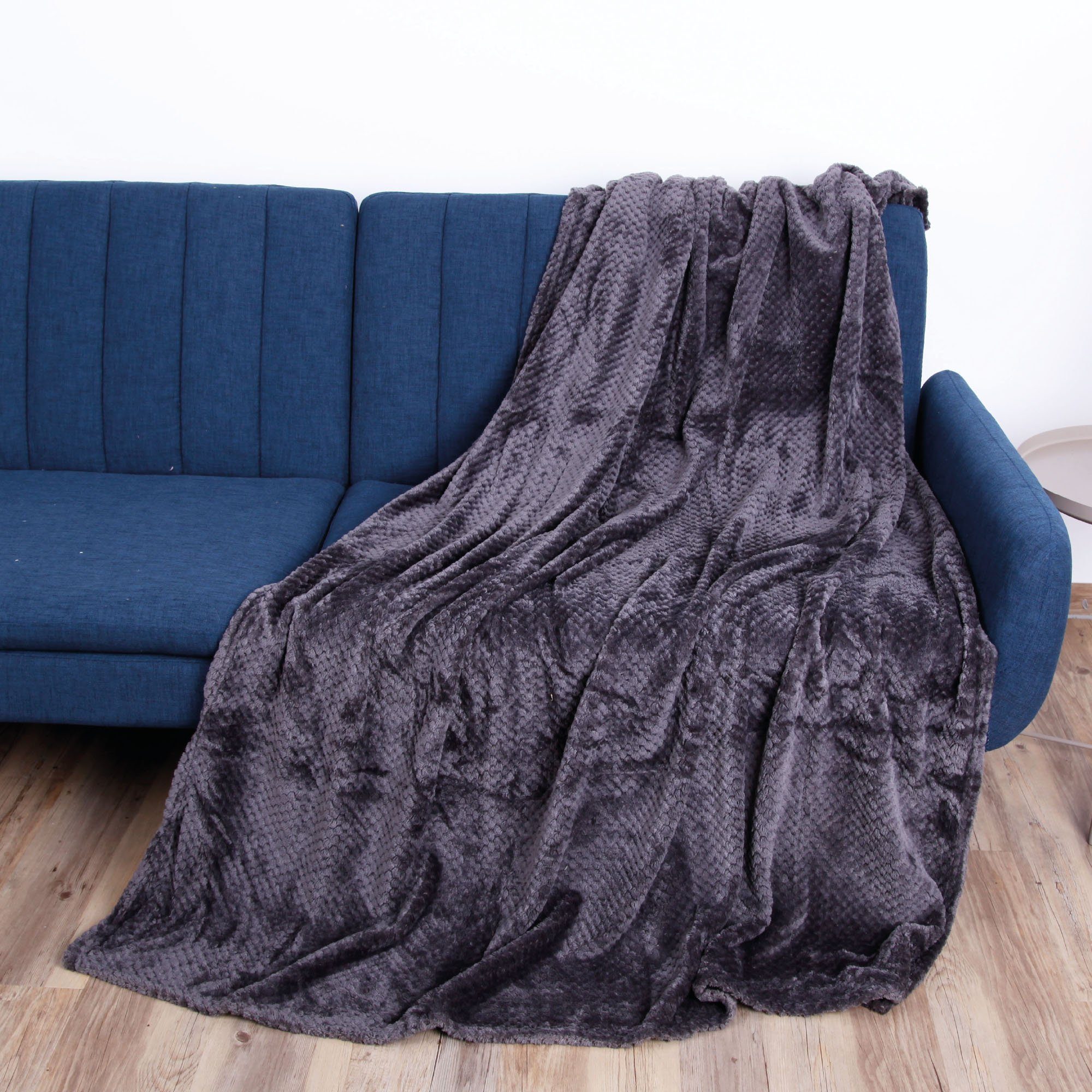 Wohndecke Flanell Decke 150x200cm, Bestlivings, Kuscheldecke Flauschige Decke für Sofa, Couch und Bett, Tagesdecke Anthrazit