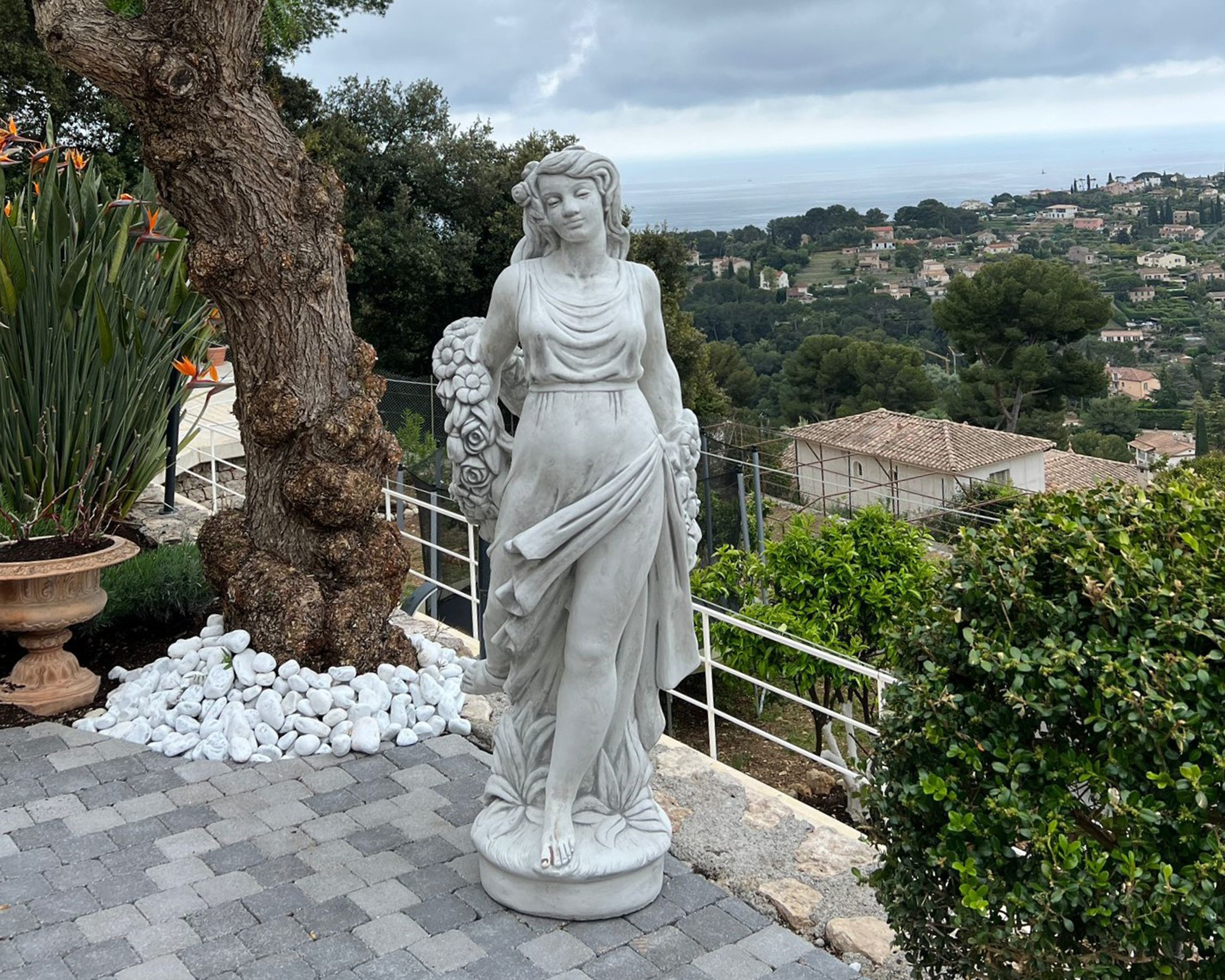 gartendekoparadies.de Gartenfigur Große Frauen-Statue mit Blumenkranz, günstig online kaufen