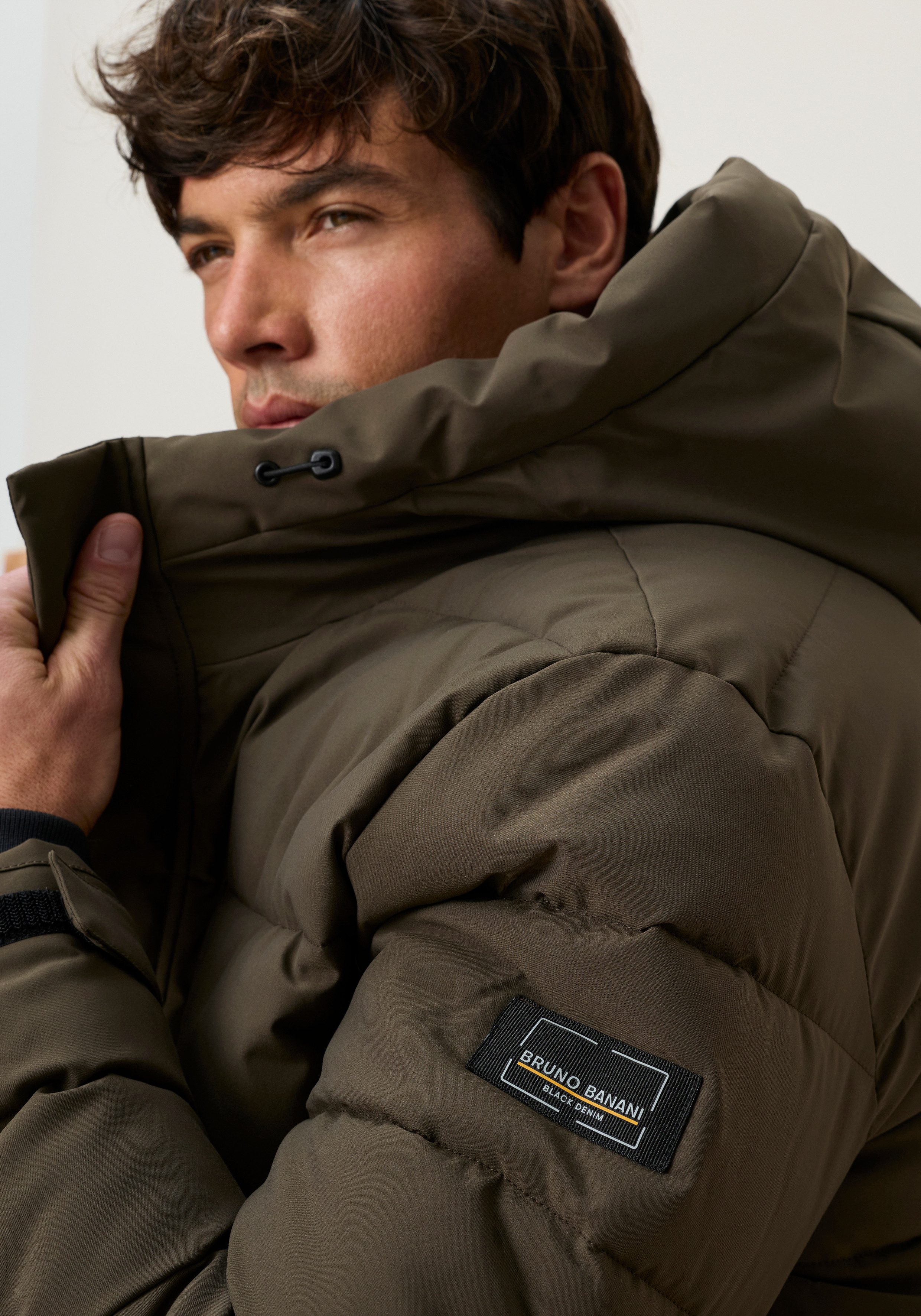 Bruno Banani Winterjacke Steppjacke mit Kapuze mit Funktion – Bild 3 von 5