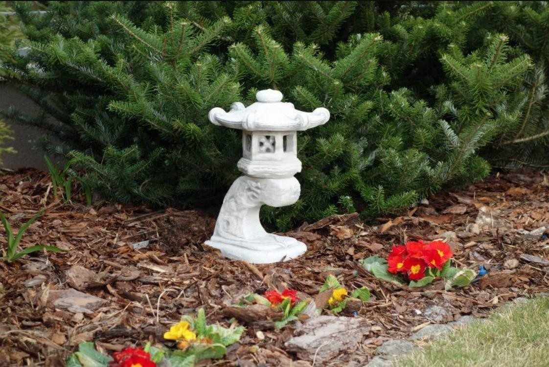 JVmoebel Skulptur Japanische Gartenlampe aus Keramik mit Vogeltränke, Made in Europa